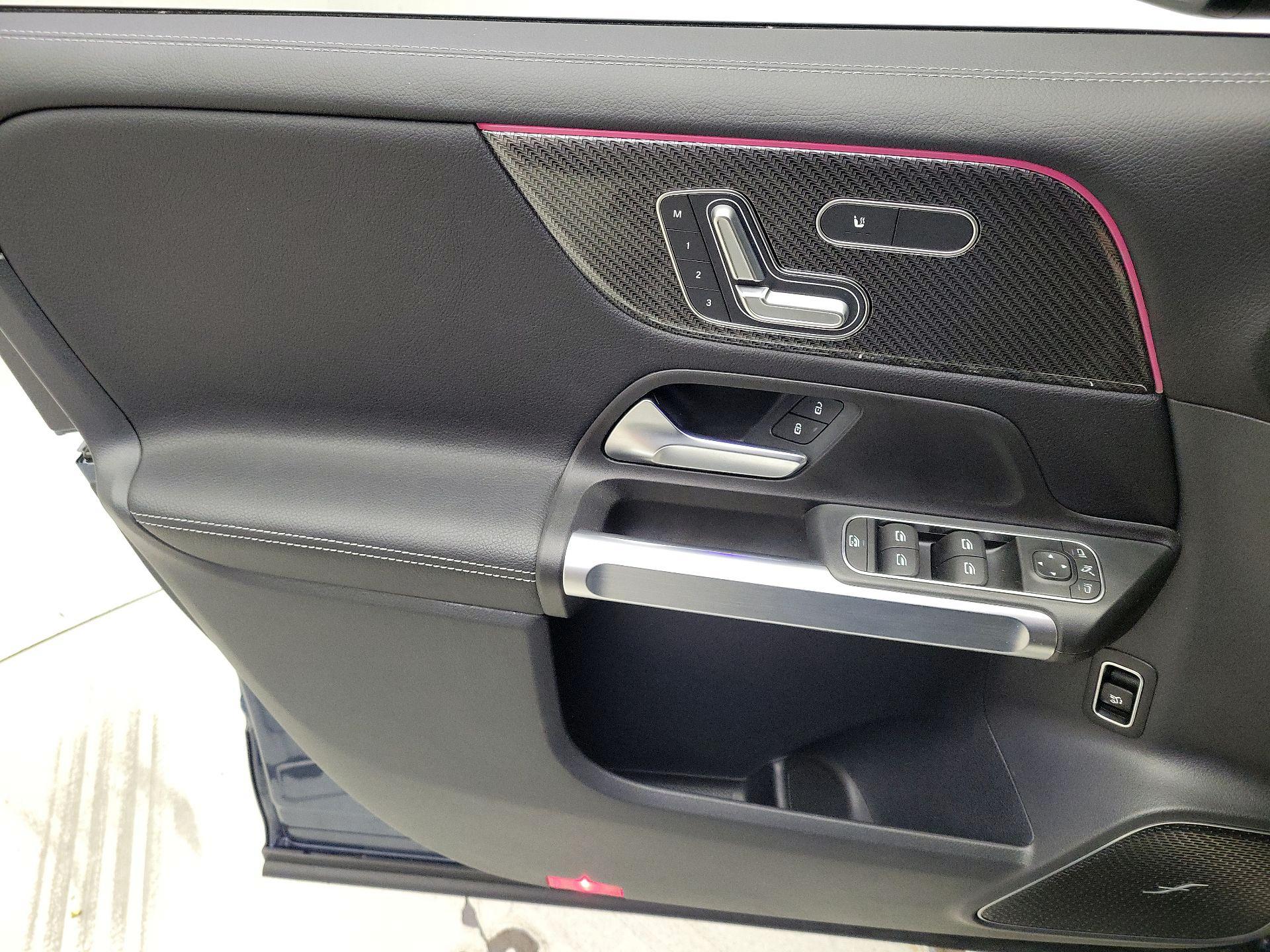 Thumbnail: 2023 Mercedes-Benz GLB - 12