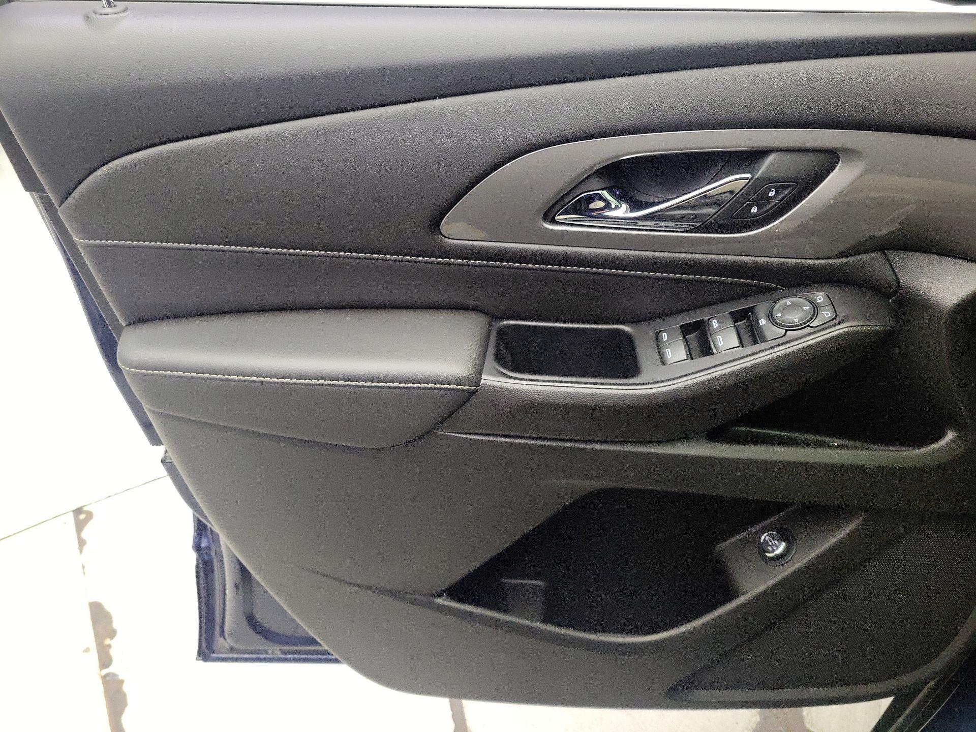 Thumbnail: 2022 Chevrolet Traverse - 12