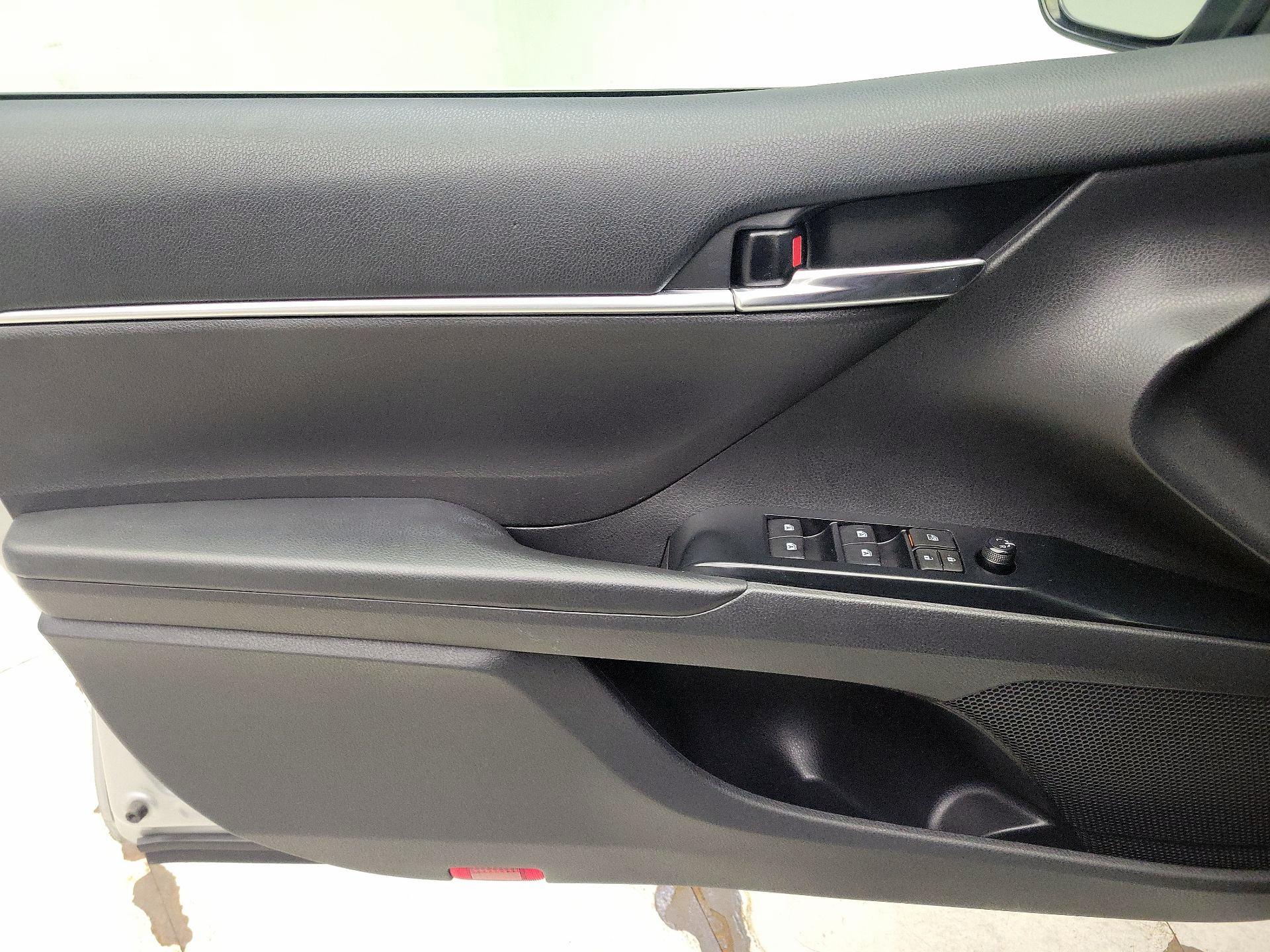 Thumbnail: 2020 Toyota Camry - 12