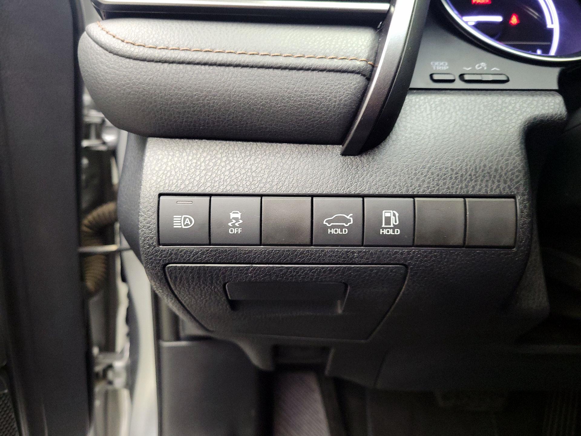 Thumbnail: 2020 Toyota Camry - 13