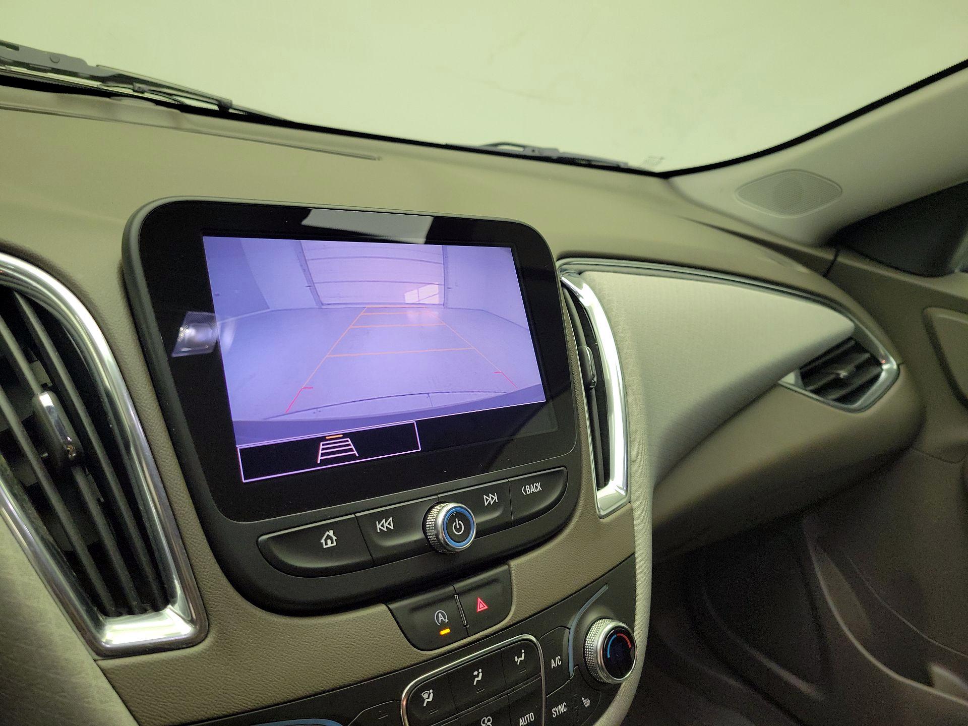 Thumbnail: 2021 Chevrolet Malibu - 14