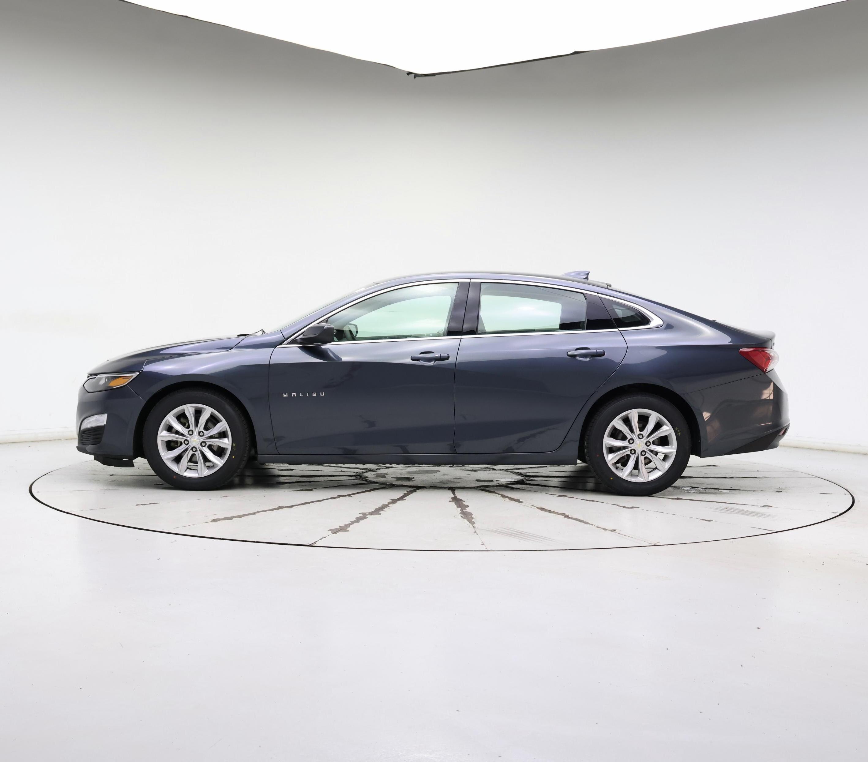 Thumbnail: 2021 Chevrolet Malibu - 3