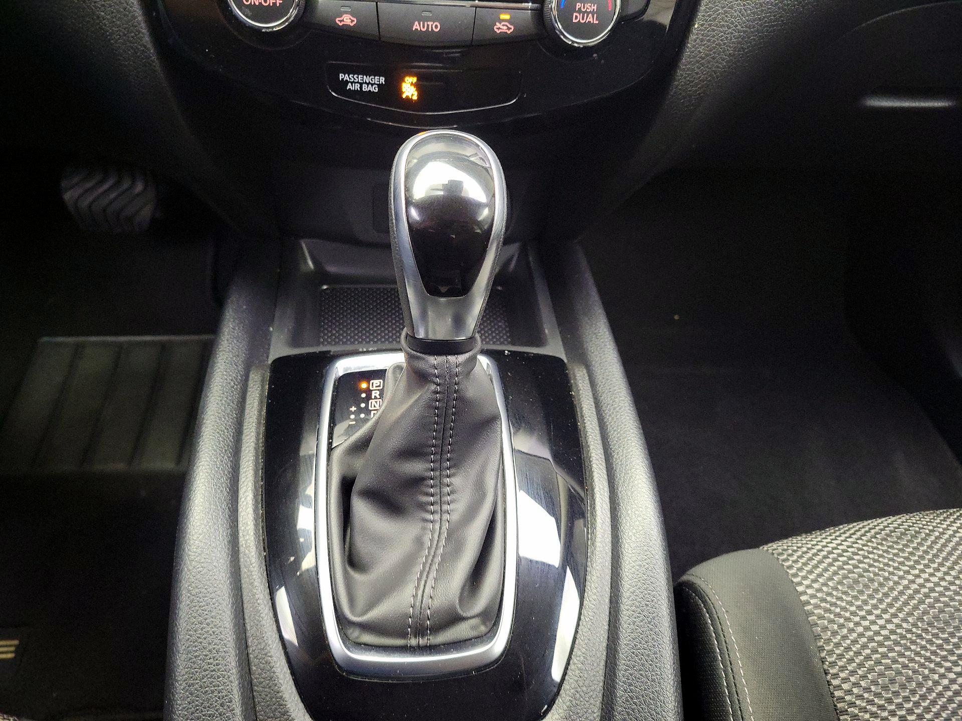 Thumbnail: 2022 Nissan Rogue Sport - 17