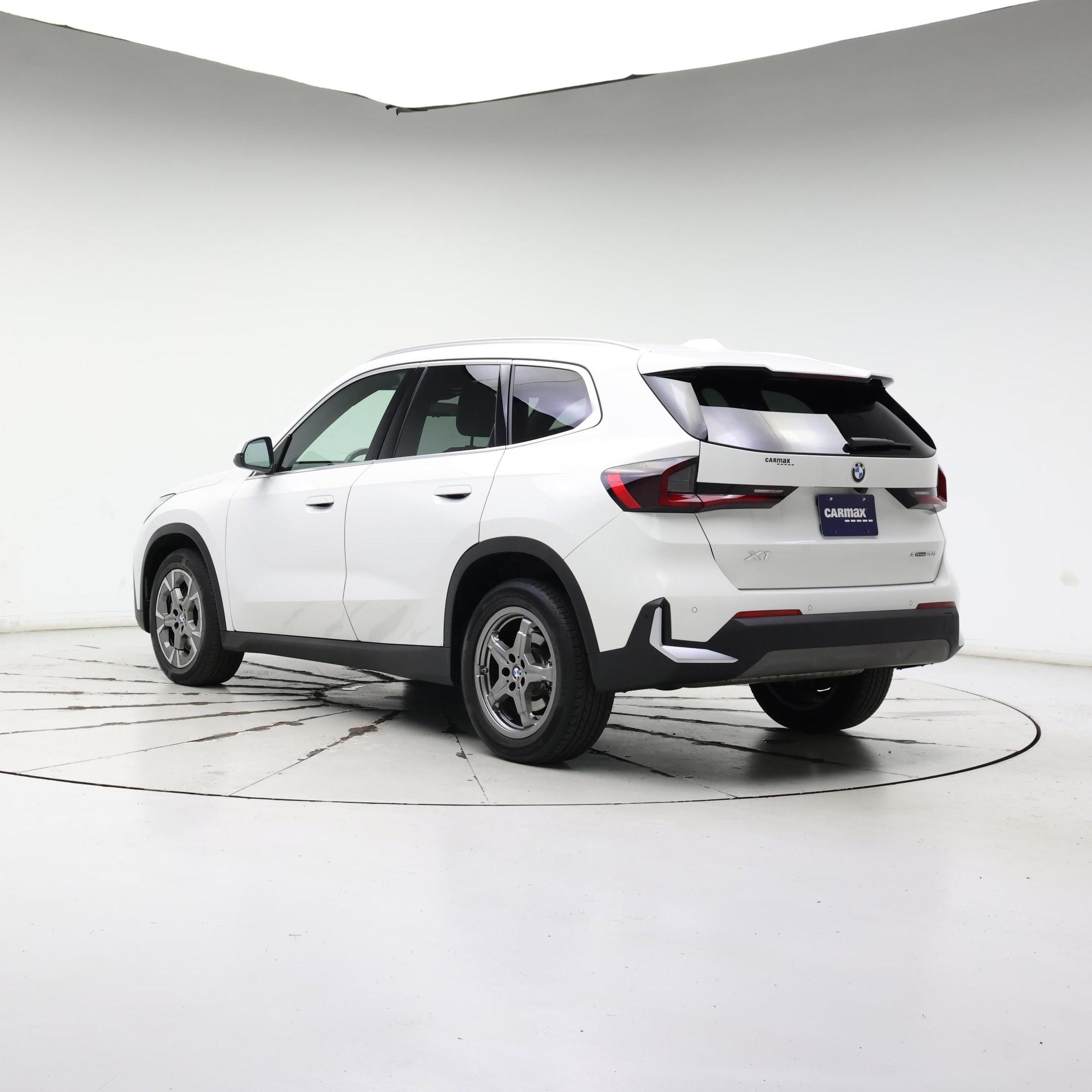 Thumbnail: 2023 BMW X1 - 2