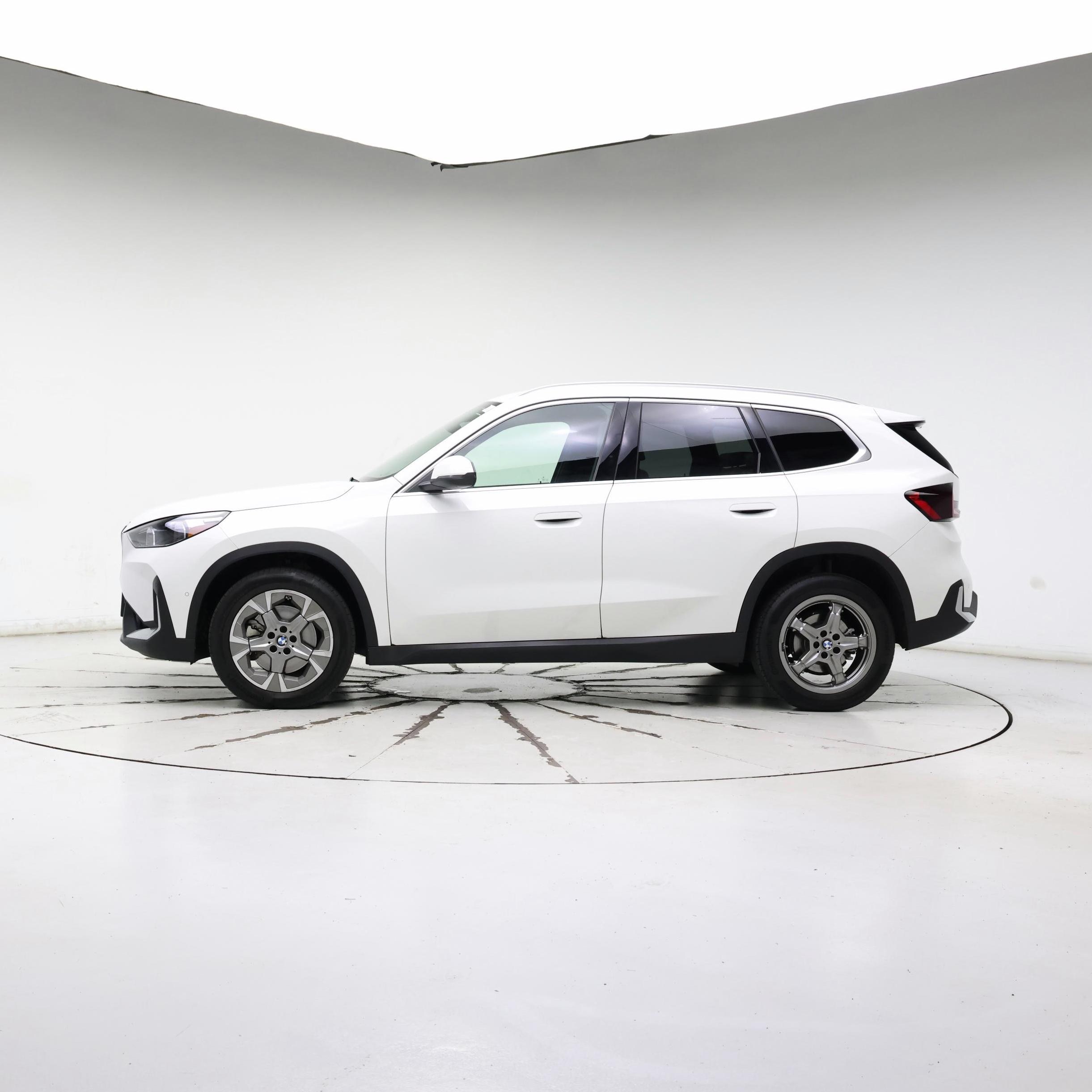 Thumbnail: 2023 BMW X1 - 3