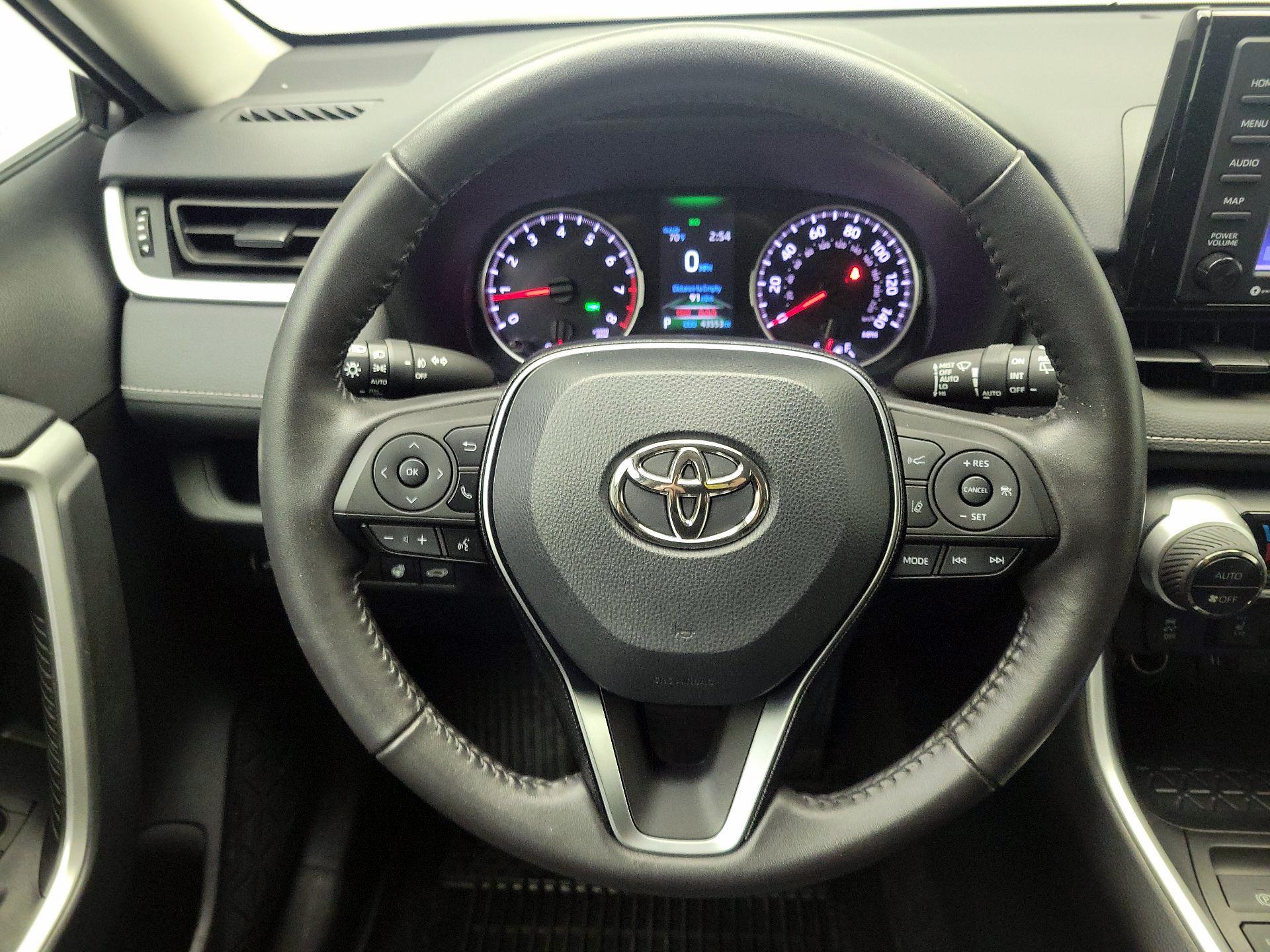 Thumbnail: 2021 Toyota RAV4 - 10