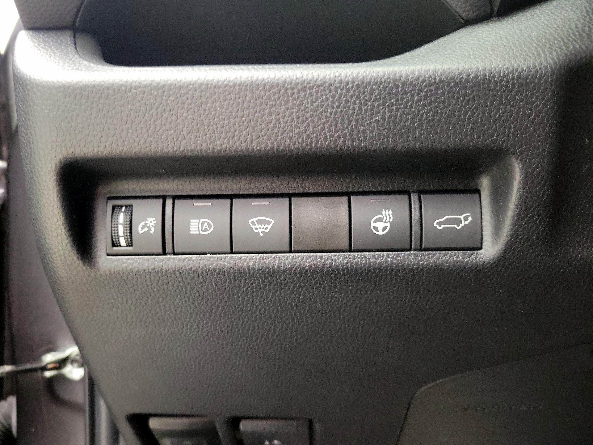 Thumbnail: 2021 Toyota RAV4 - 13