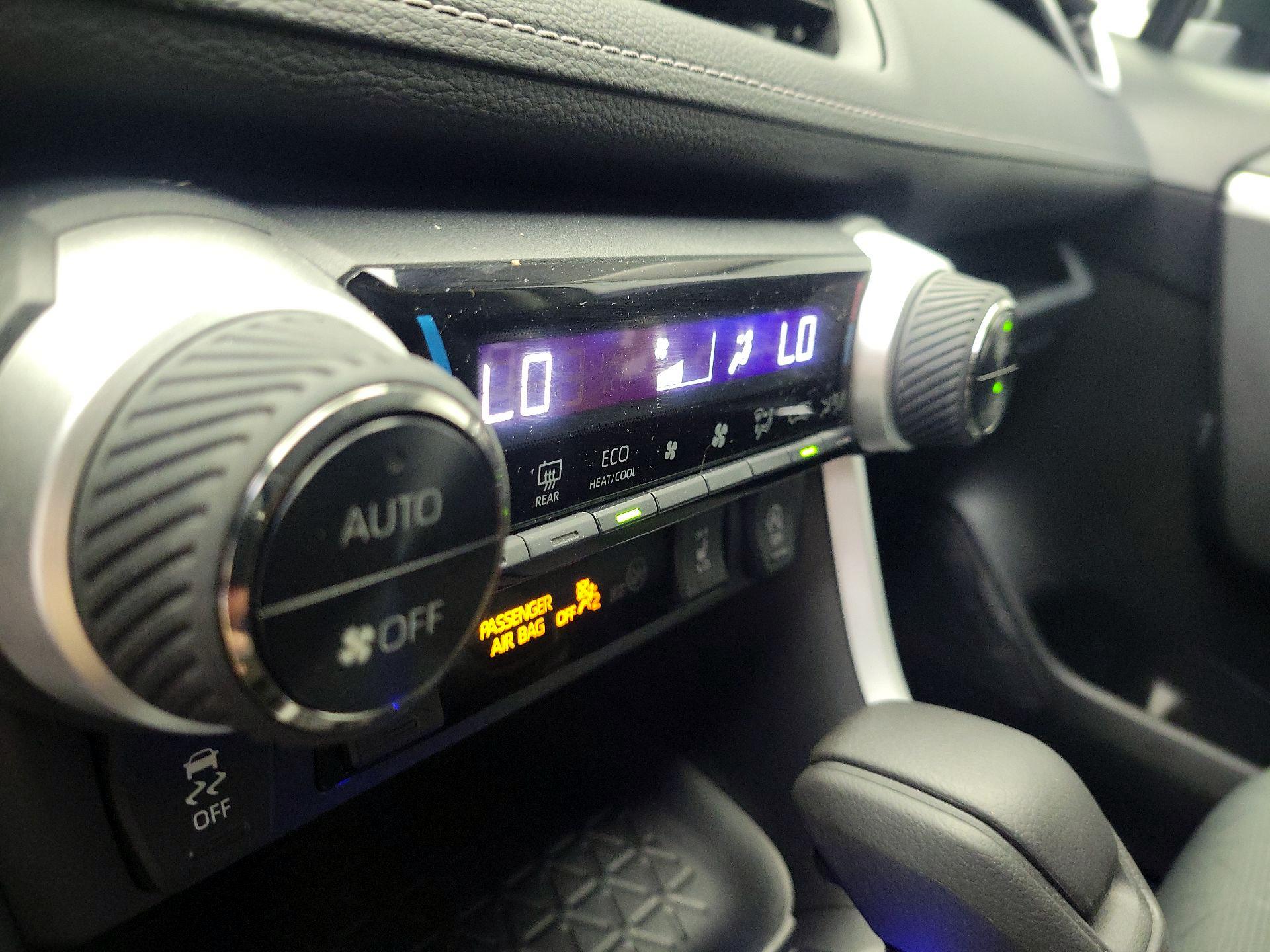 Thumbnail: 2021 Toyota RAV4 - 16