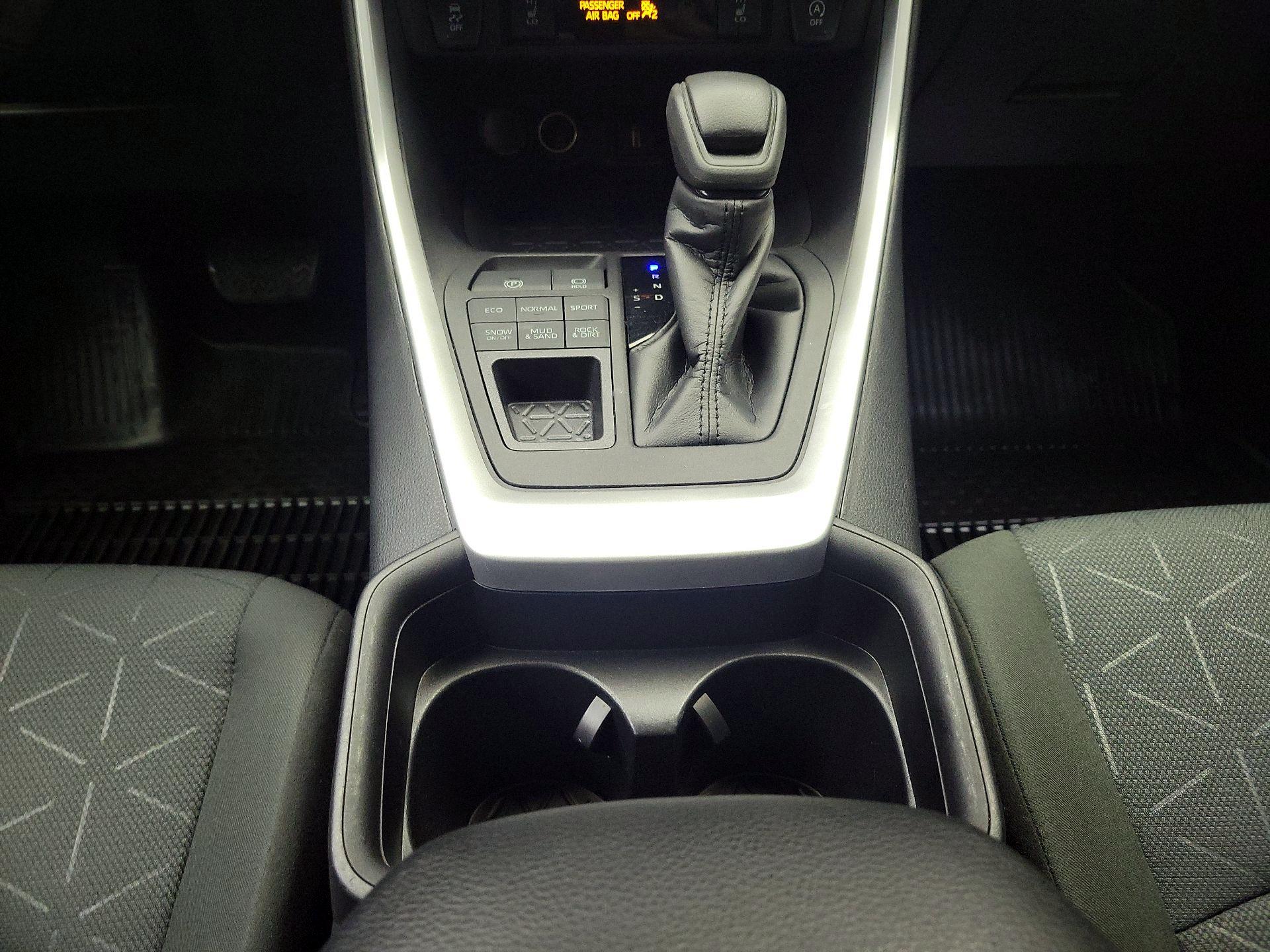 Thumbnail: 2021 Toyota RAV4 - 17