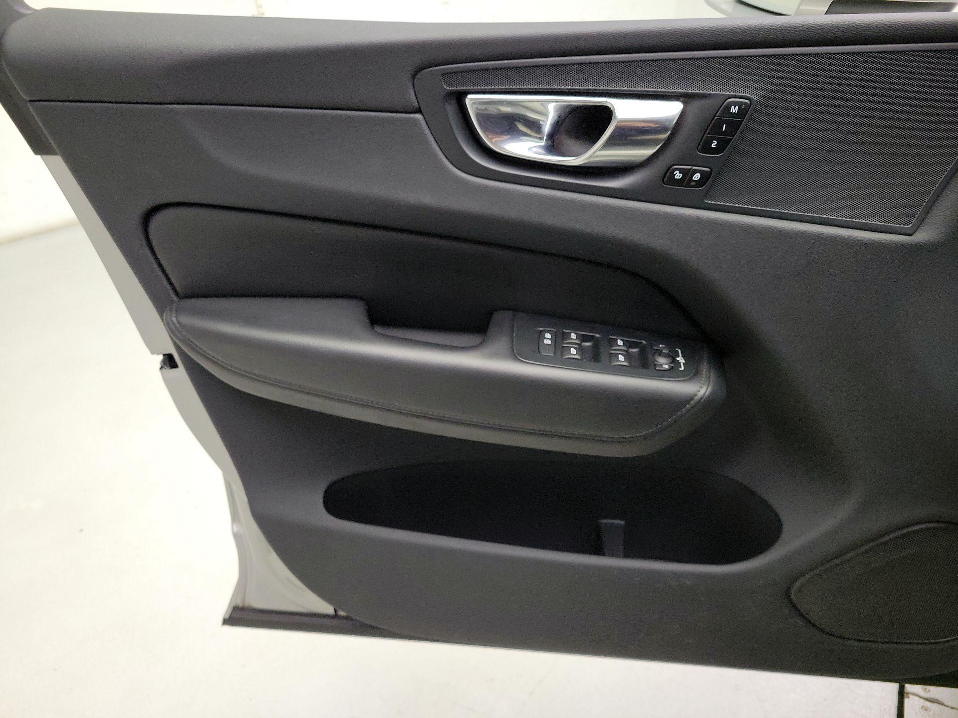 Thumbnail: 2023 Volvo XC60 - 10