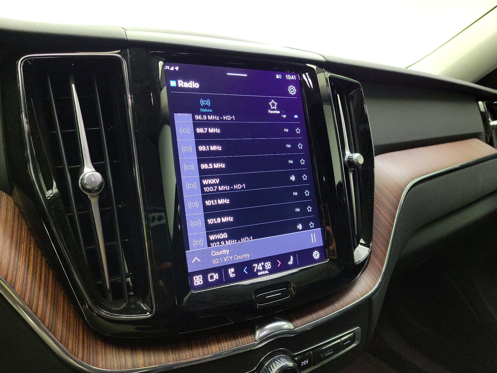 Thumbnail: 2023 Volvo XC60 - 13