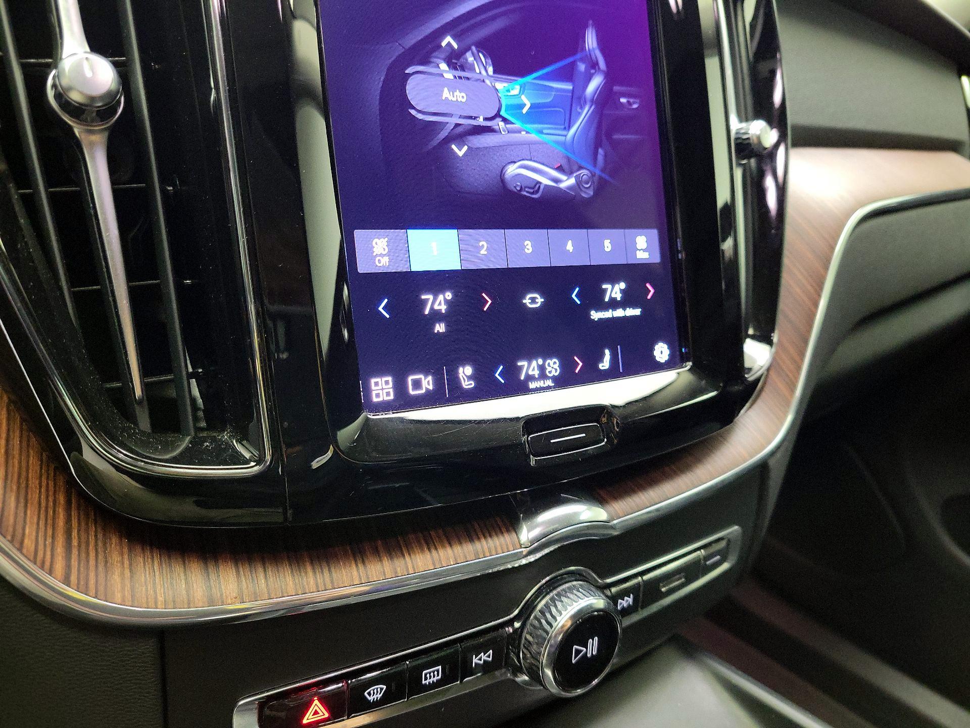 Thumbnail: 2023 Volvo XC60 - 14