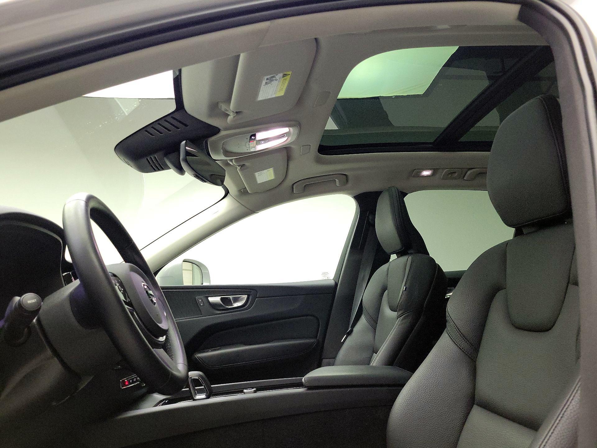 Thumbnail: 2023 Volvo XC60 - 17