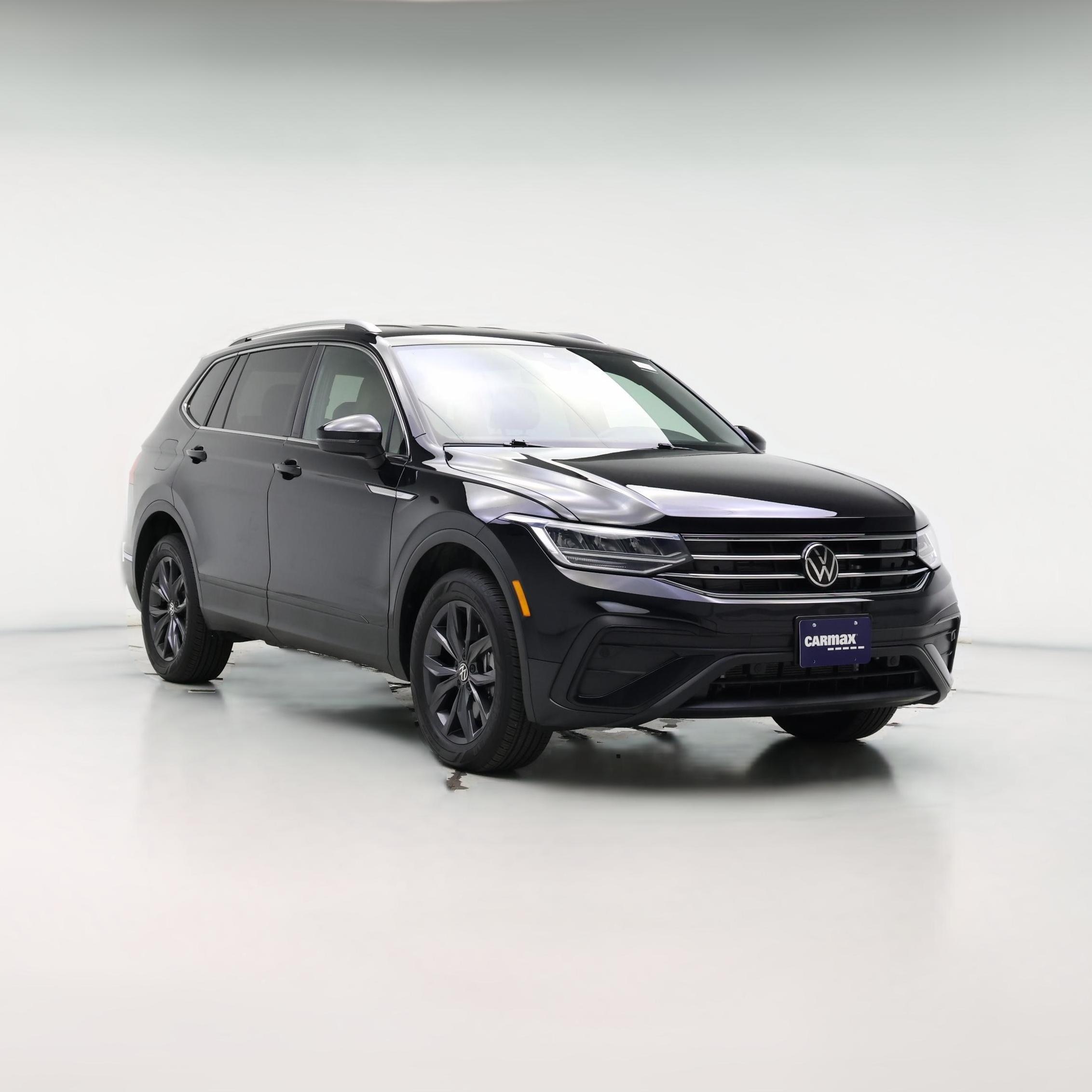 Thumbnail: 2023 Volkswagen Tiguan - 1