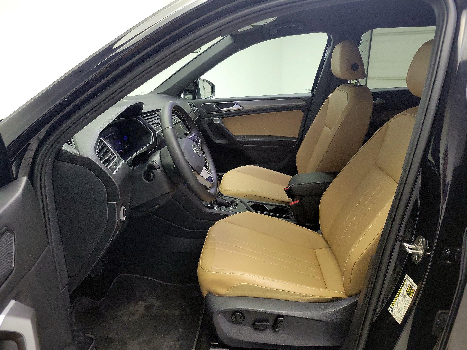 Thumbnail: 2023 Volkswagen Tiguan - 11