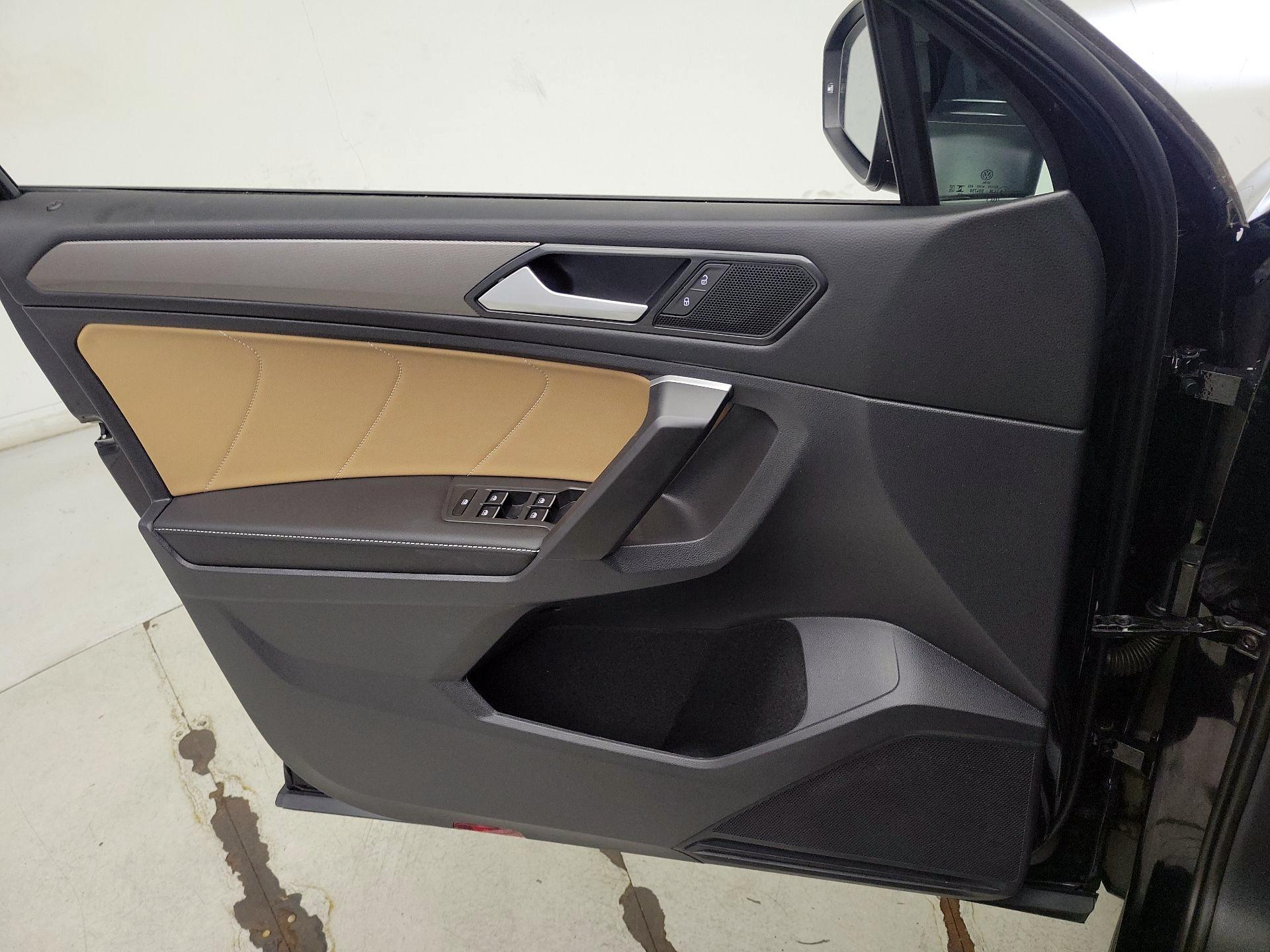 Thumbnail: 2023 Volkswagen Tiguan - 12