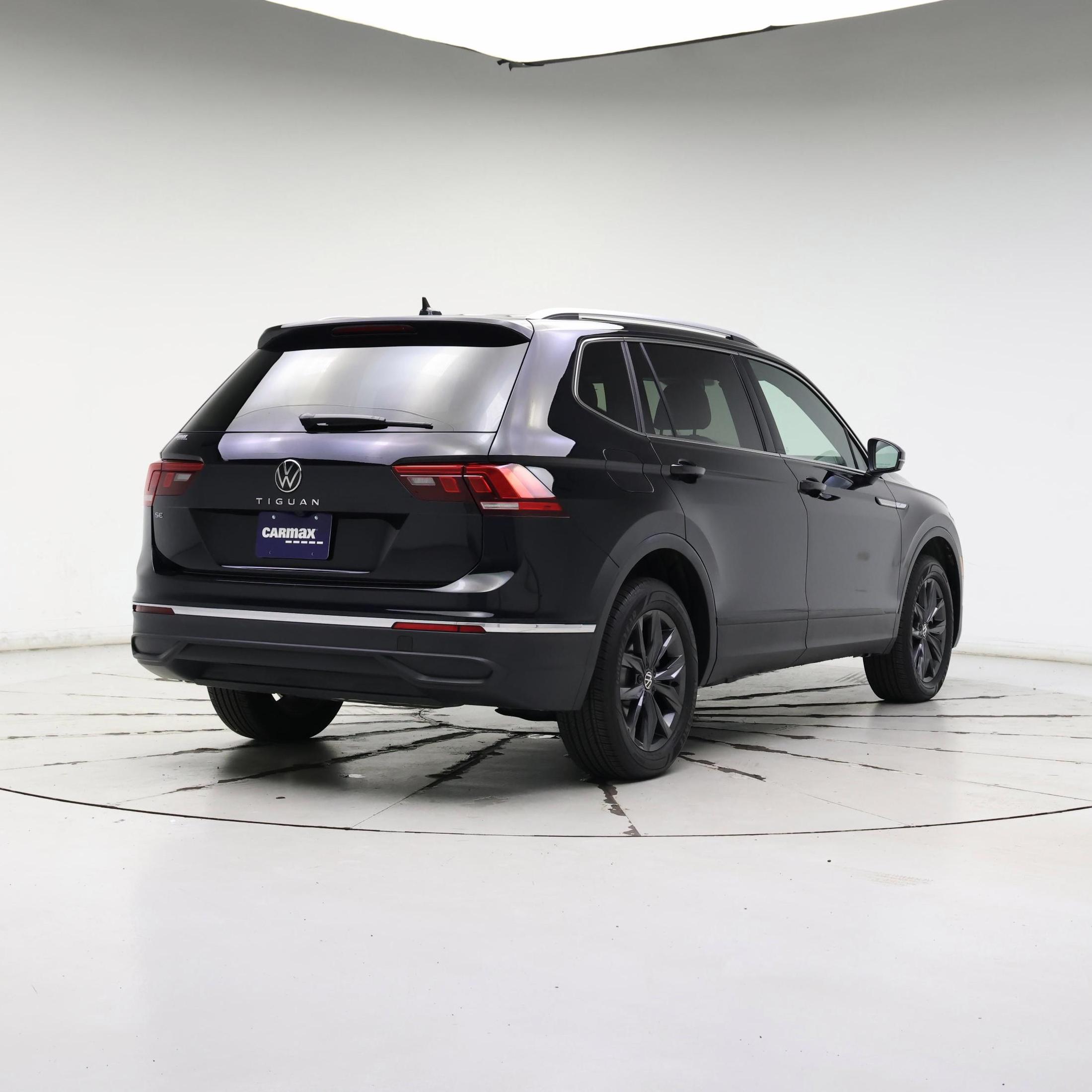 Thumbnail: 2023 Volkswagen Tiguan - 8