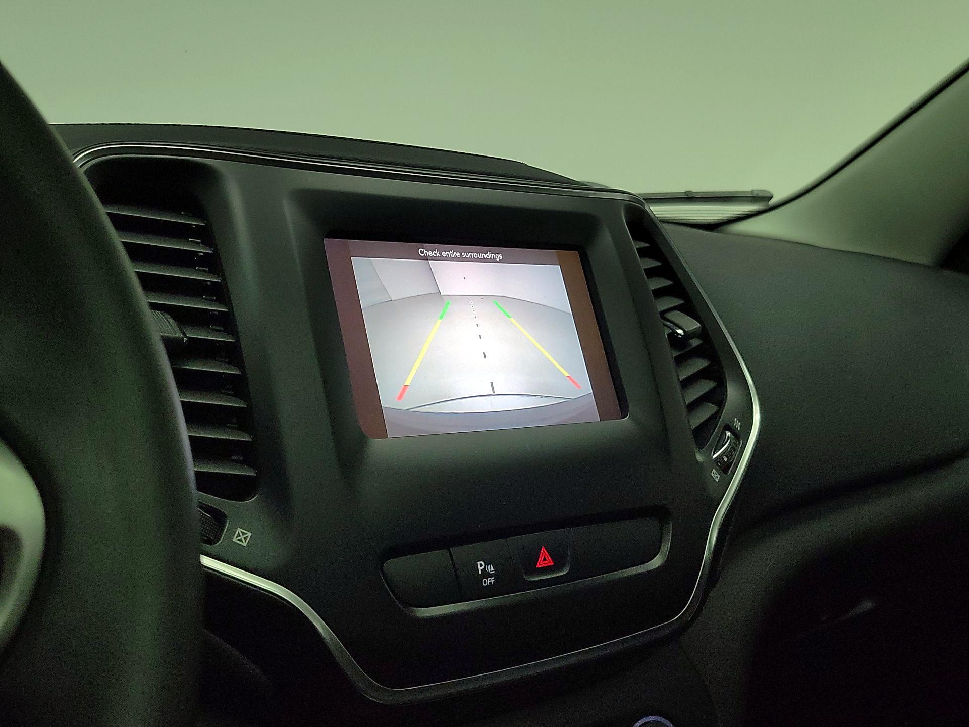 Thumbnail: 2019 Jeep Cherokee - 14