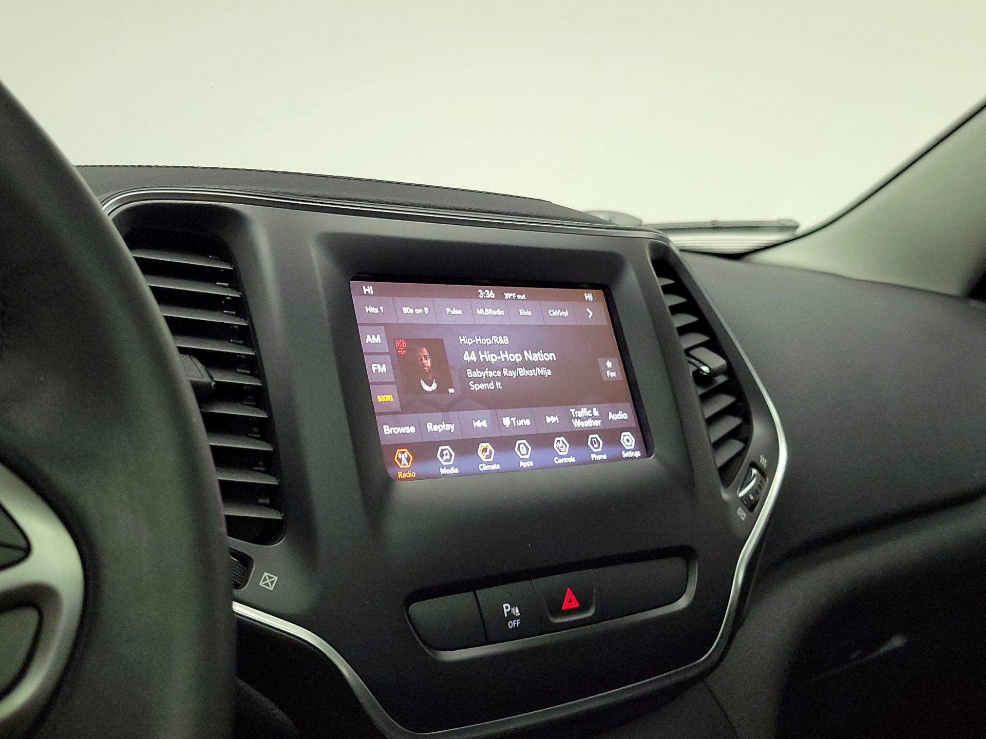 Thumbnail: 2019 Jeep Cherokee - 15