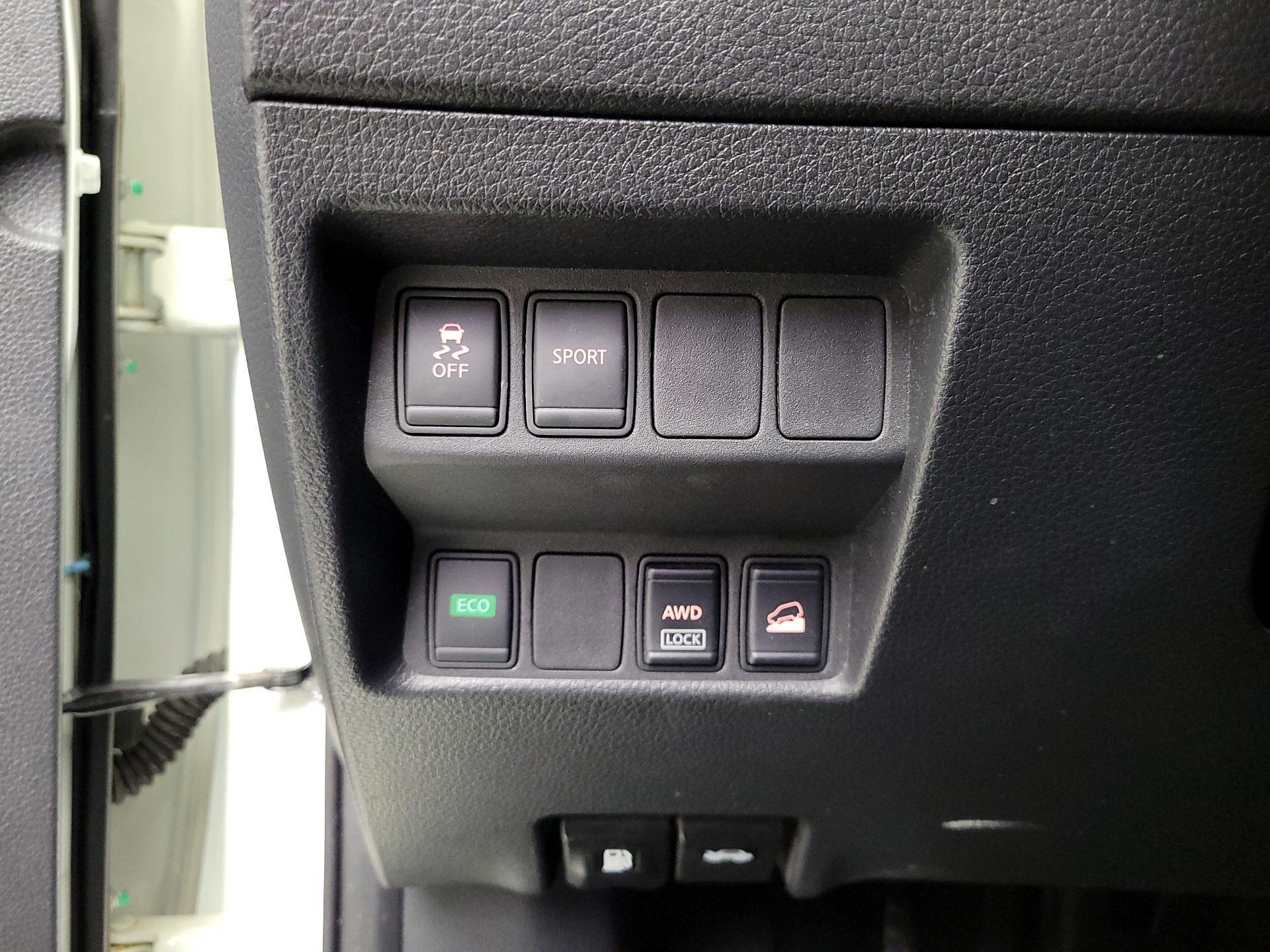 Thumbnail: 2015 Nissan Rogue - 13