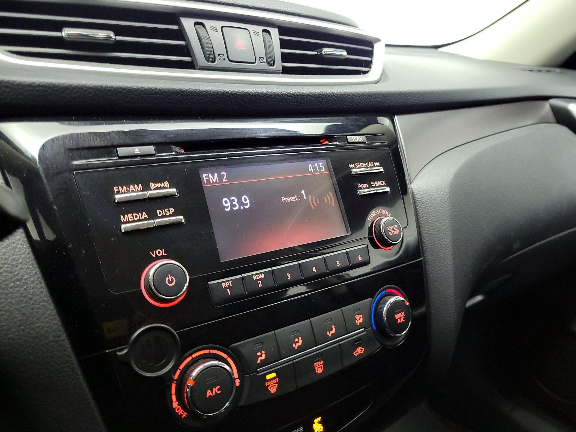 Thumbnail: 2015 Nissan Rogue - 15