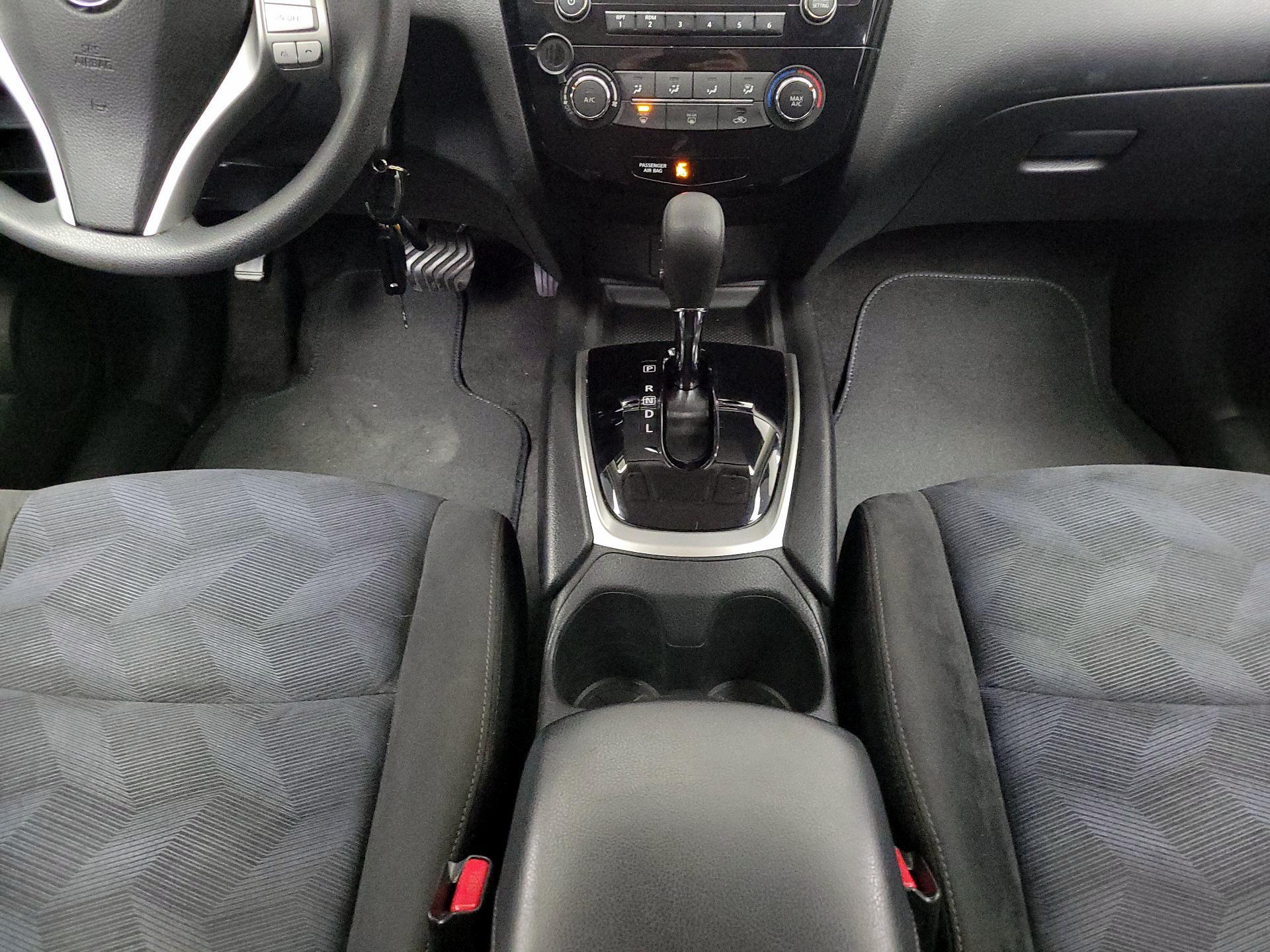 Thumbnail: 2015 Nissan Rogue - 17