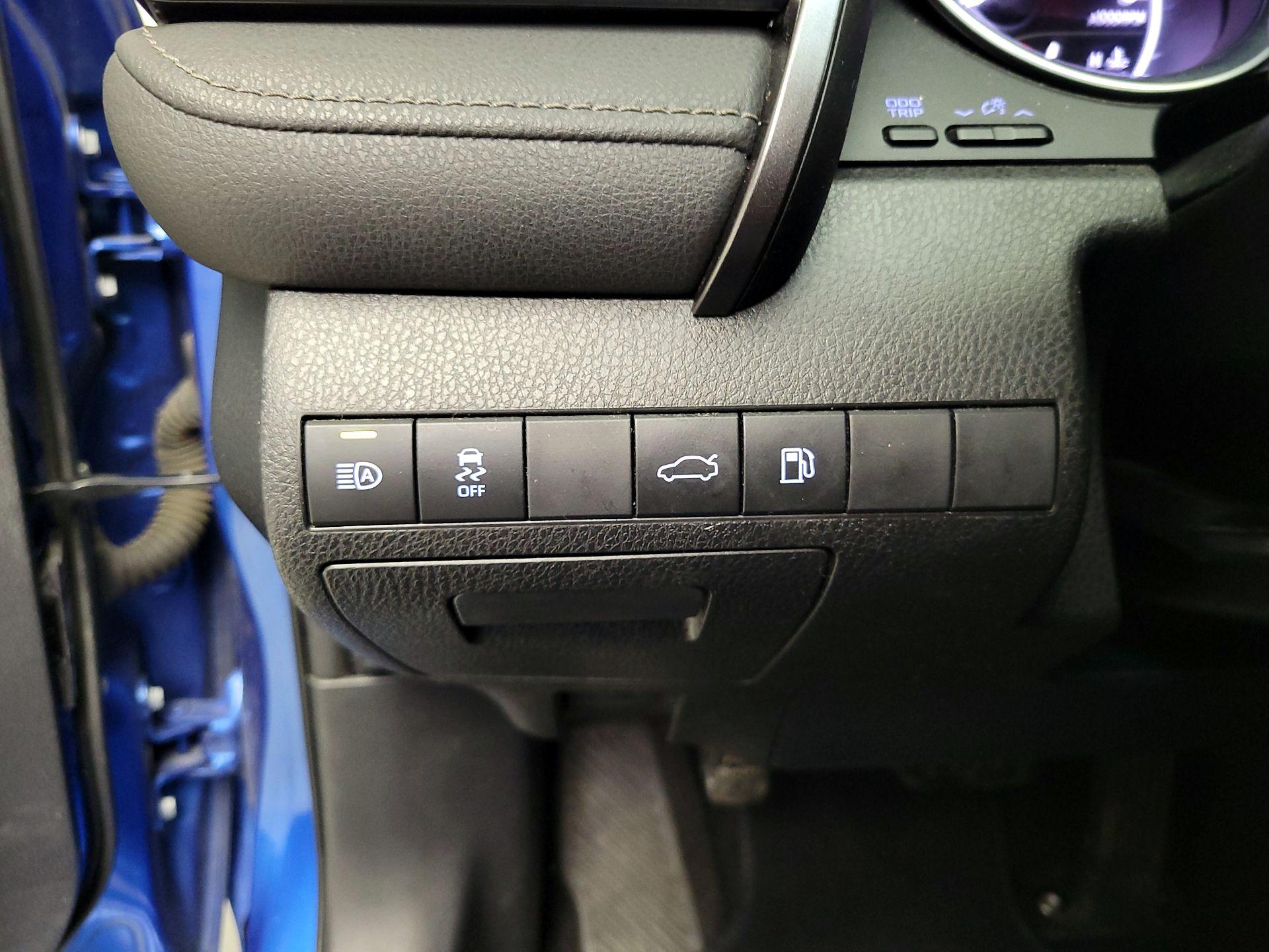 Thumbnail: 2018 Toyota Camry - 13