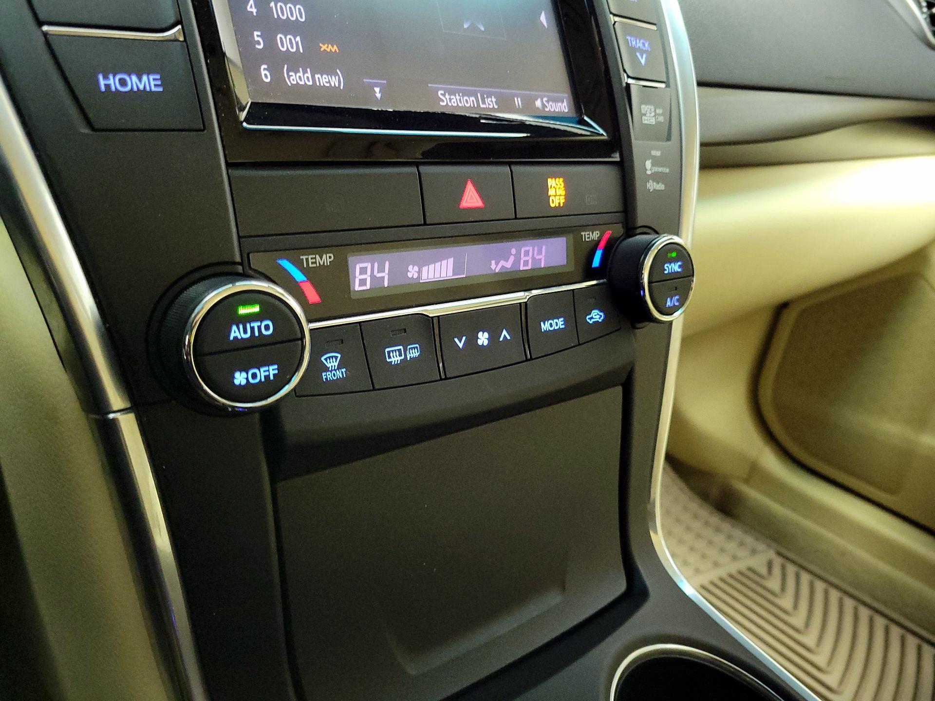 Thumbnail: 2015 Toyota Camry - 17