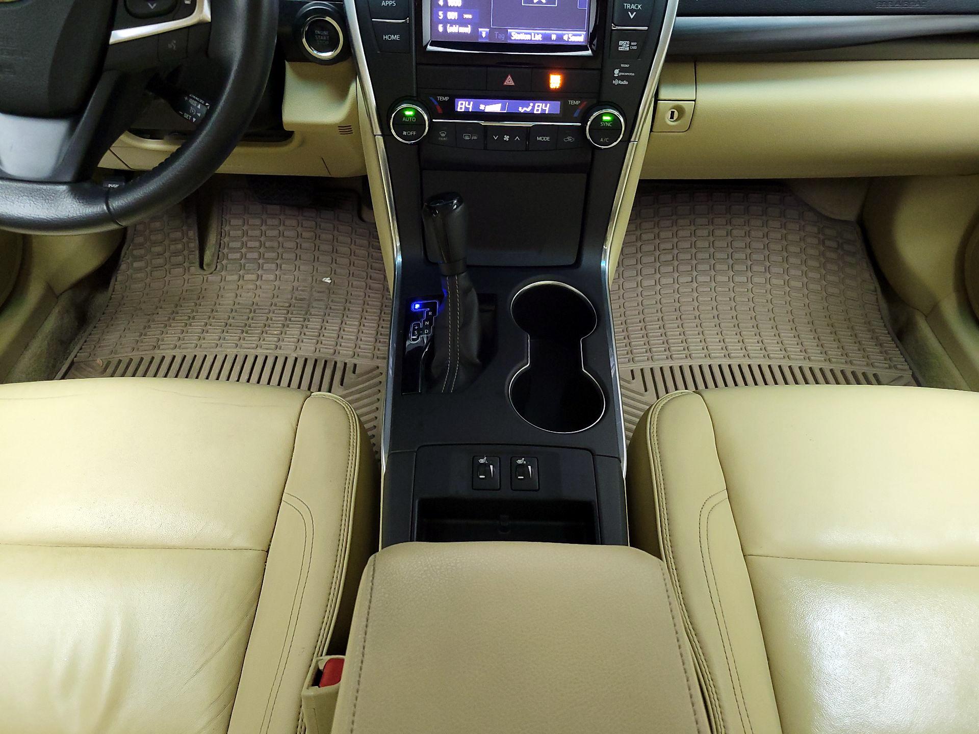 Thumbnail: 2015 Toyota Camry - 18