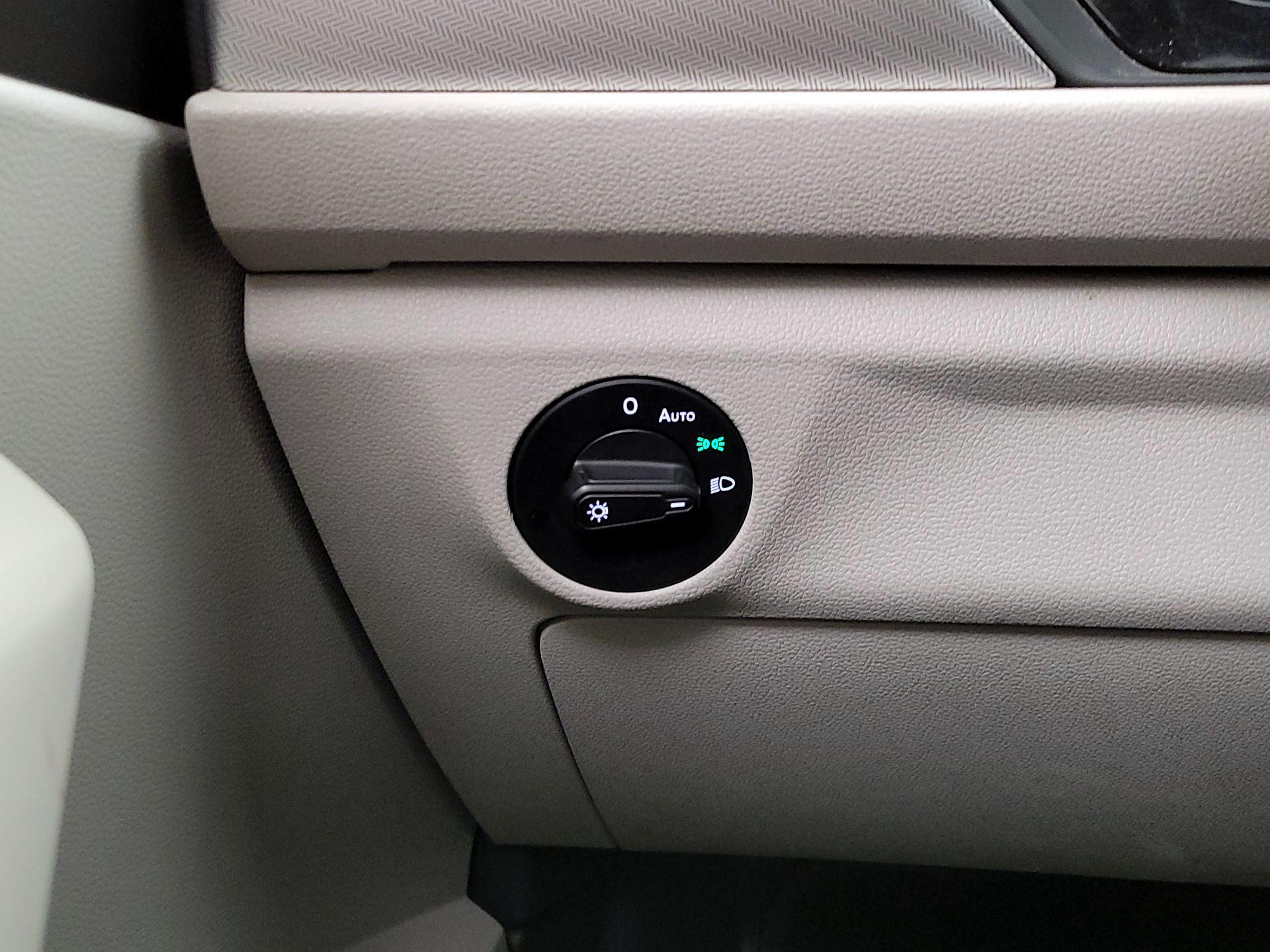 Thumbnail: 2019 Volkswagen Jetta - 13