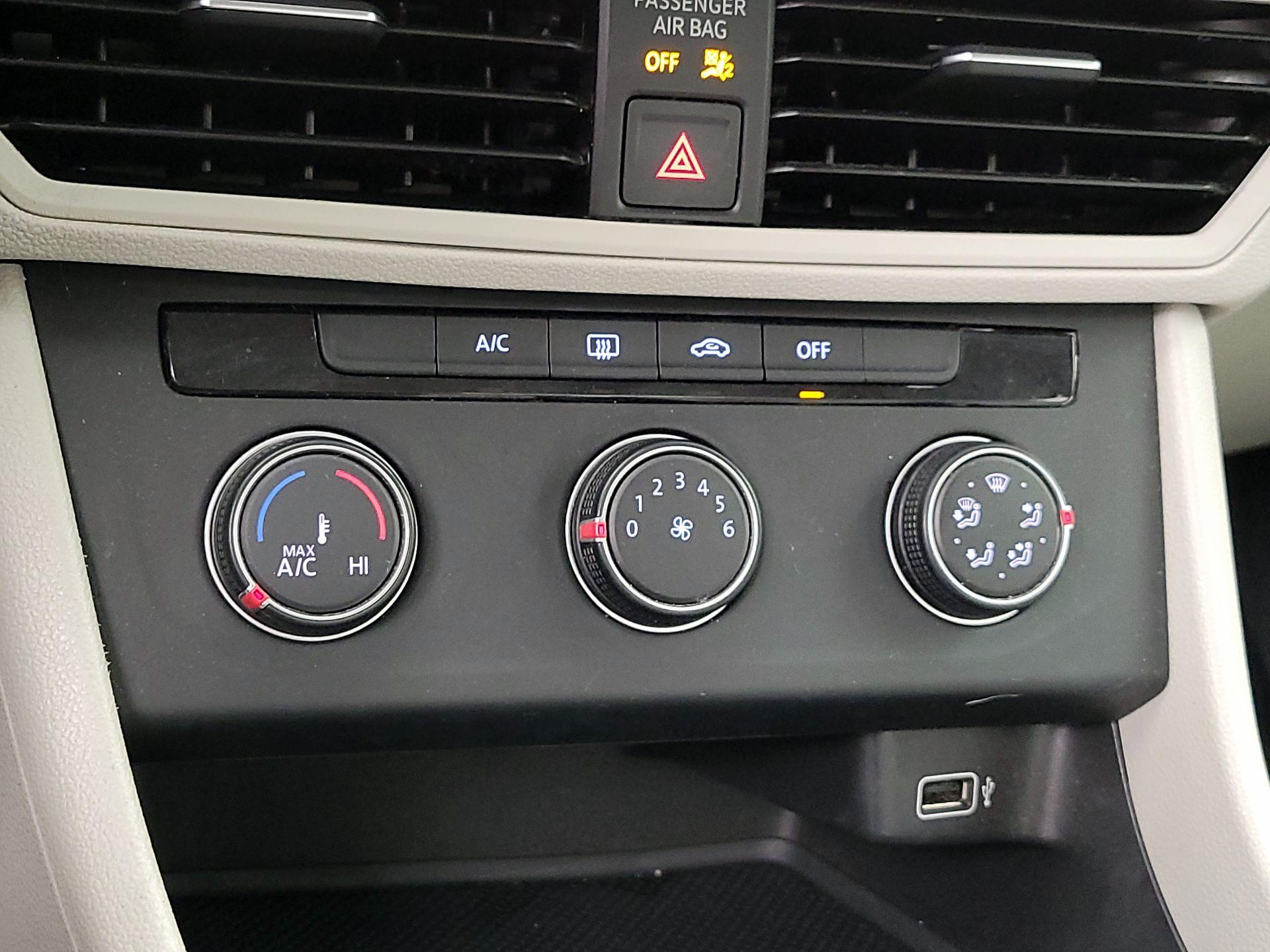 Thumbnail: 2019 Volkswagen Jetta - 16