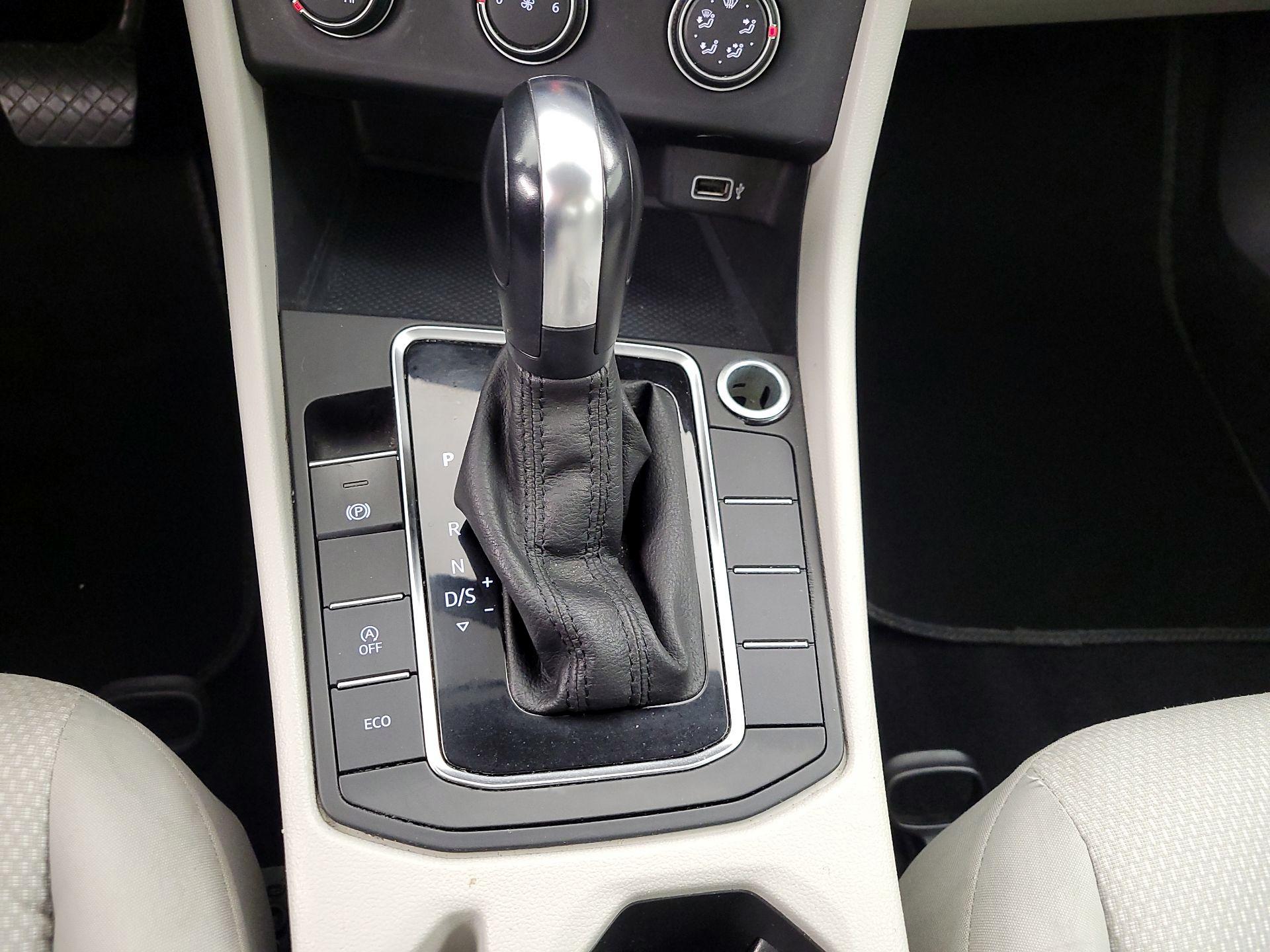 Thumbnail: 2019 Volkswagen Jetta - 17