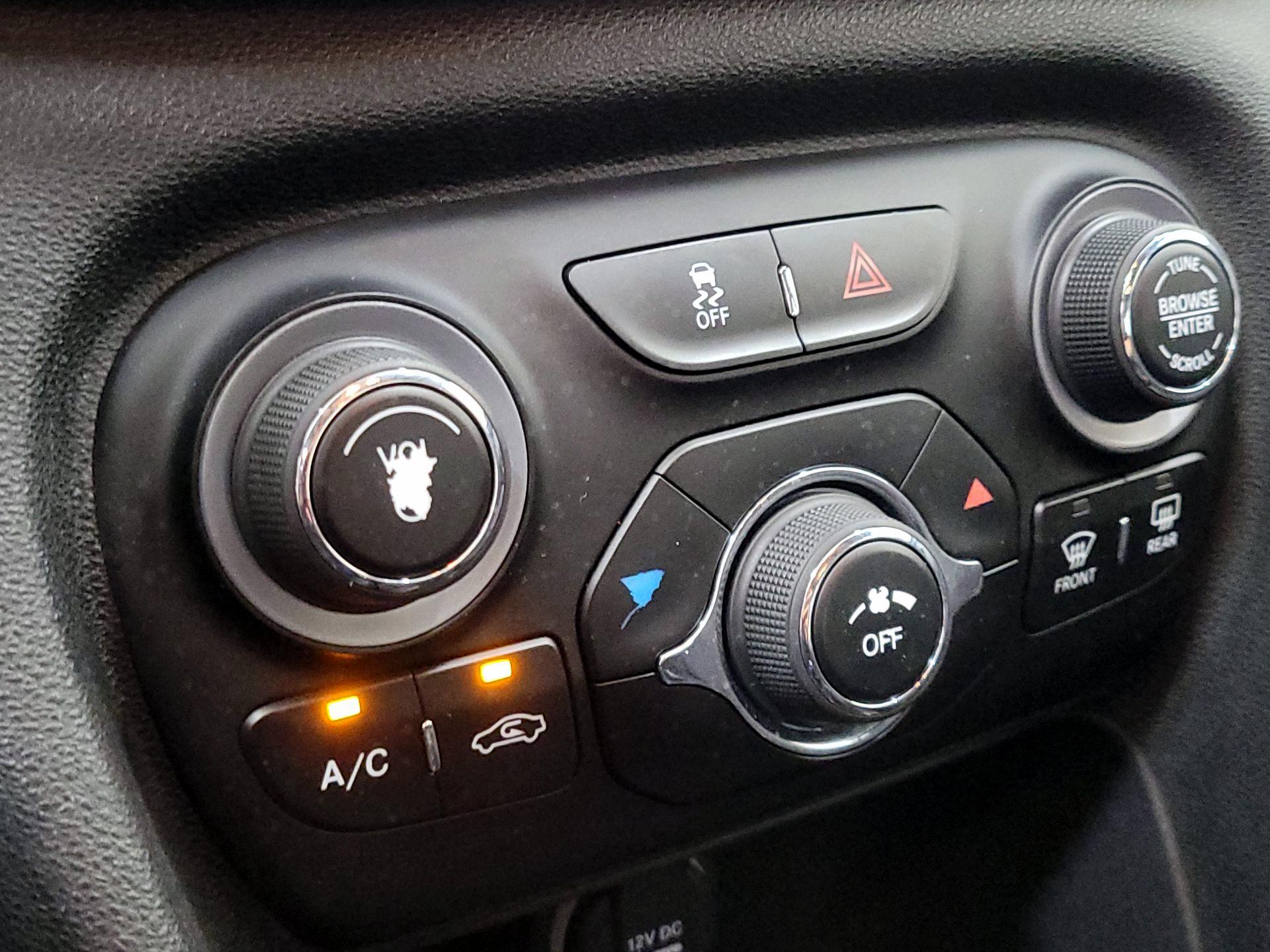 Thumbnail: 2015 Dodge Dart - 16