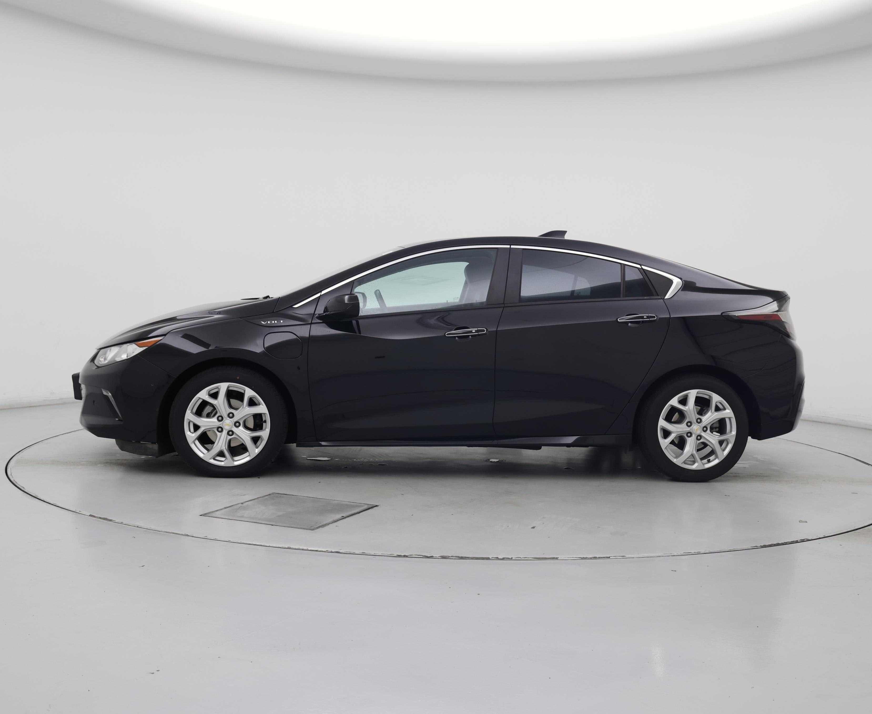 Thumbnail: 2017 Chevrolet Volt - 3