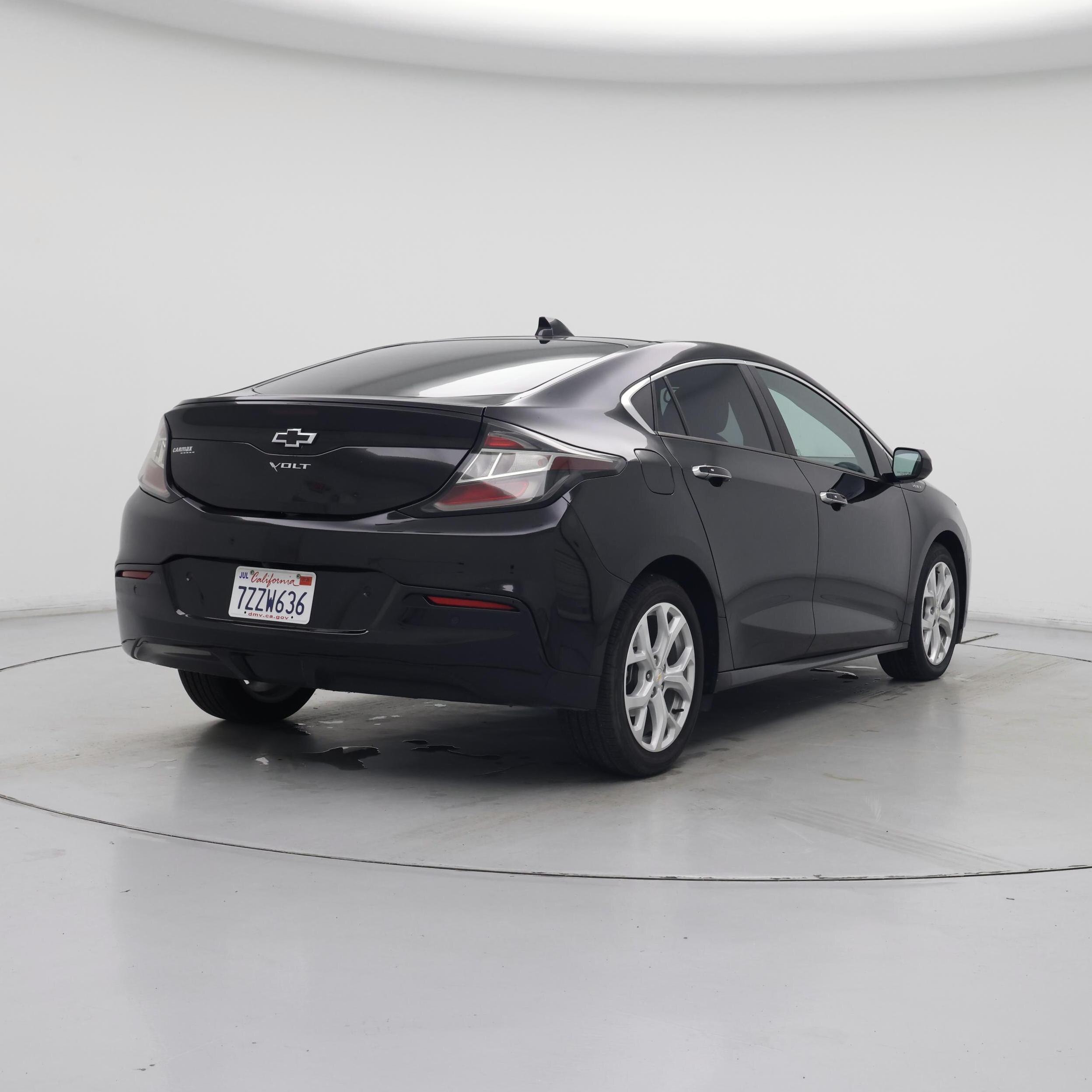 Thumbnail: 2017 Chevrolet Volt - 8