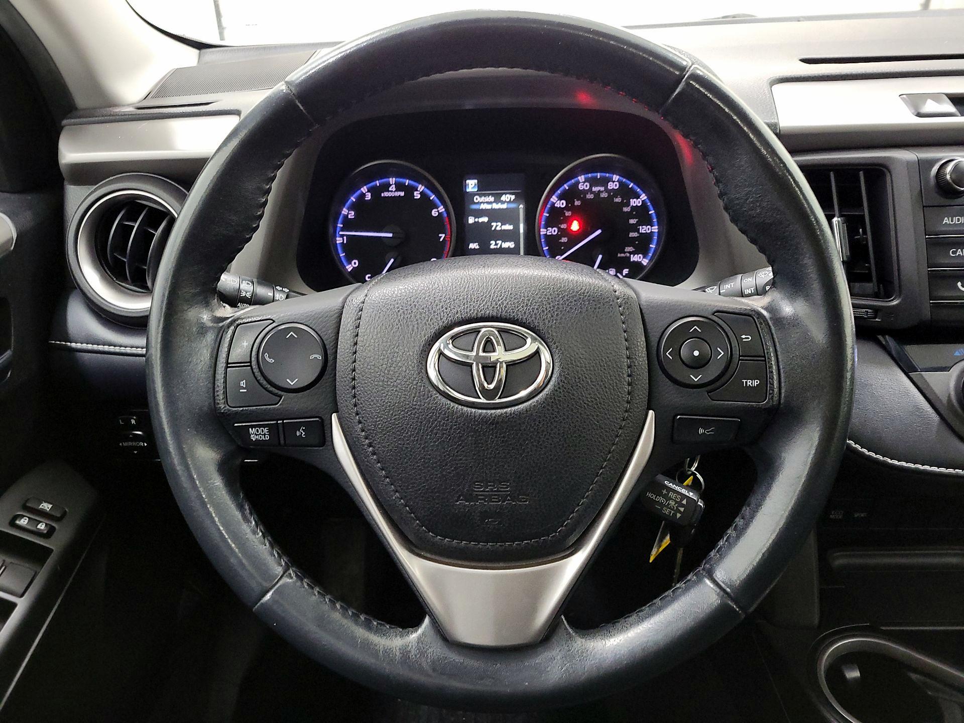 Thumbnail: 2018 Toyota RAV4 - 10