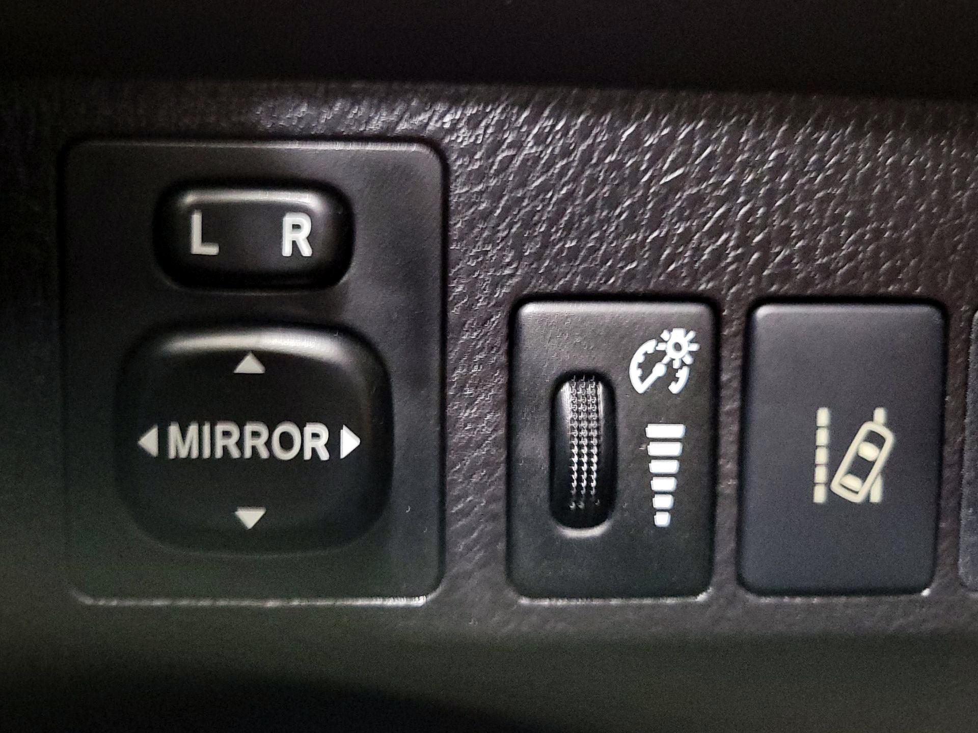 Thumbnail: 2018 Toyota RAV4 - 13