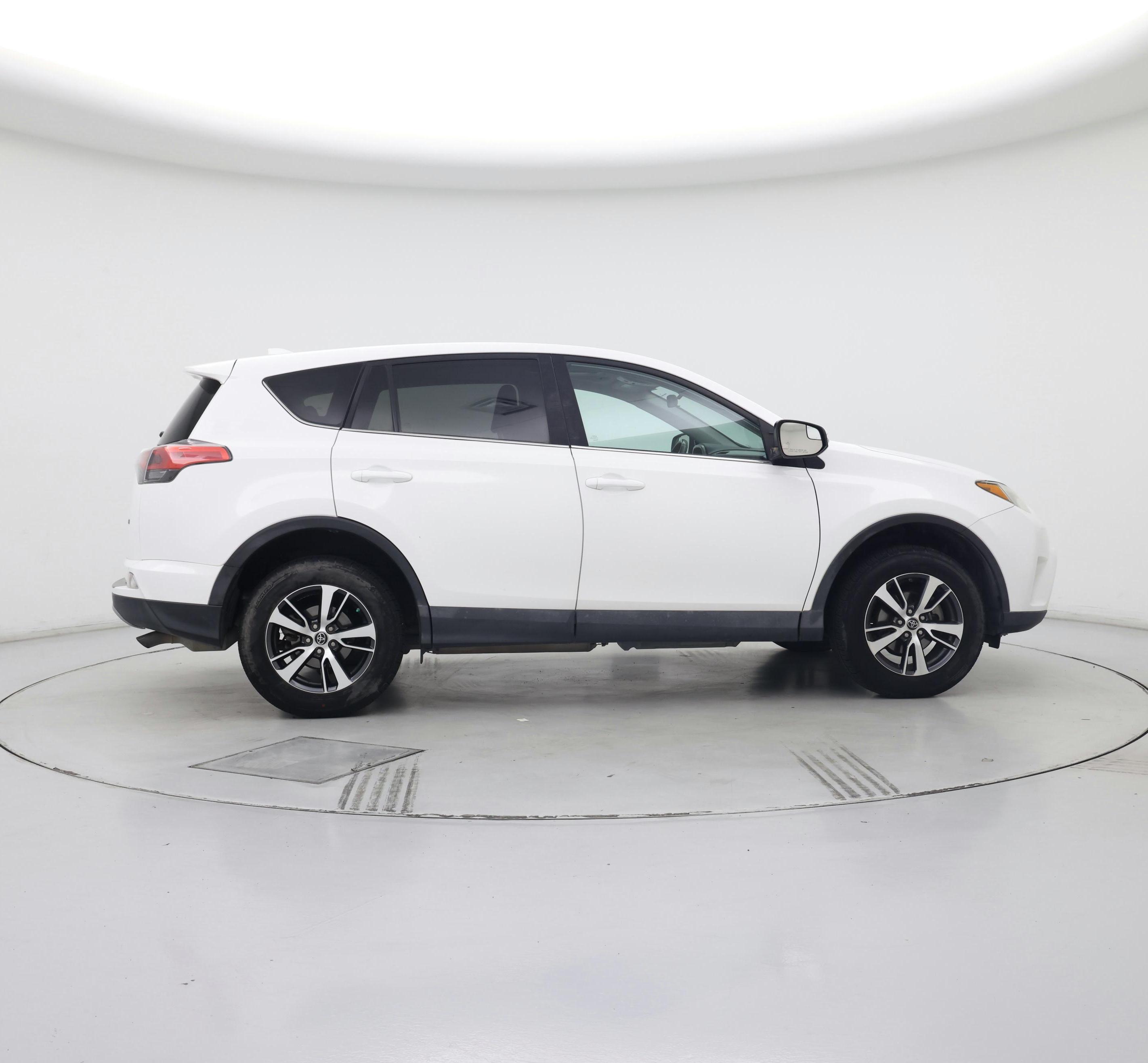 Thumbnail: 2018 Toyota RAV4 - 7