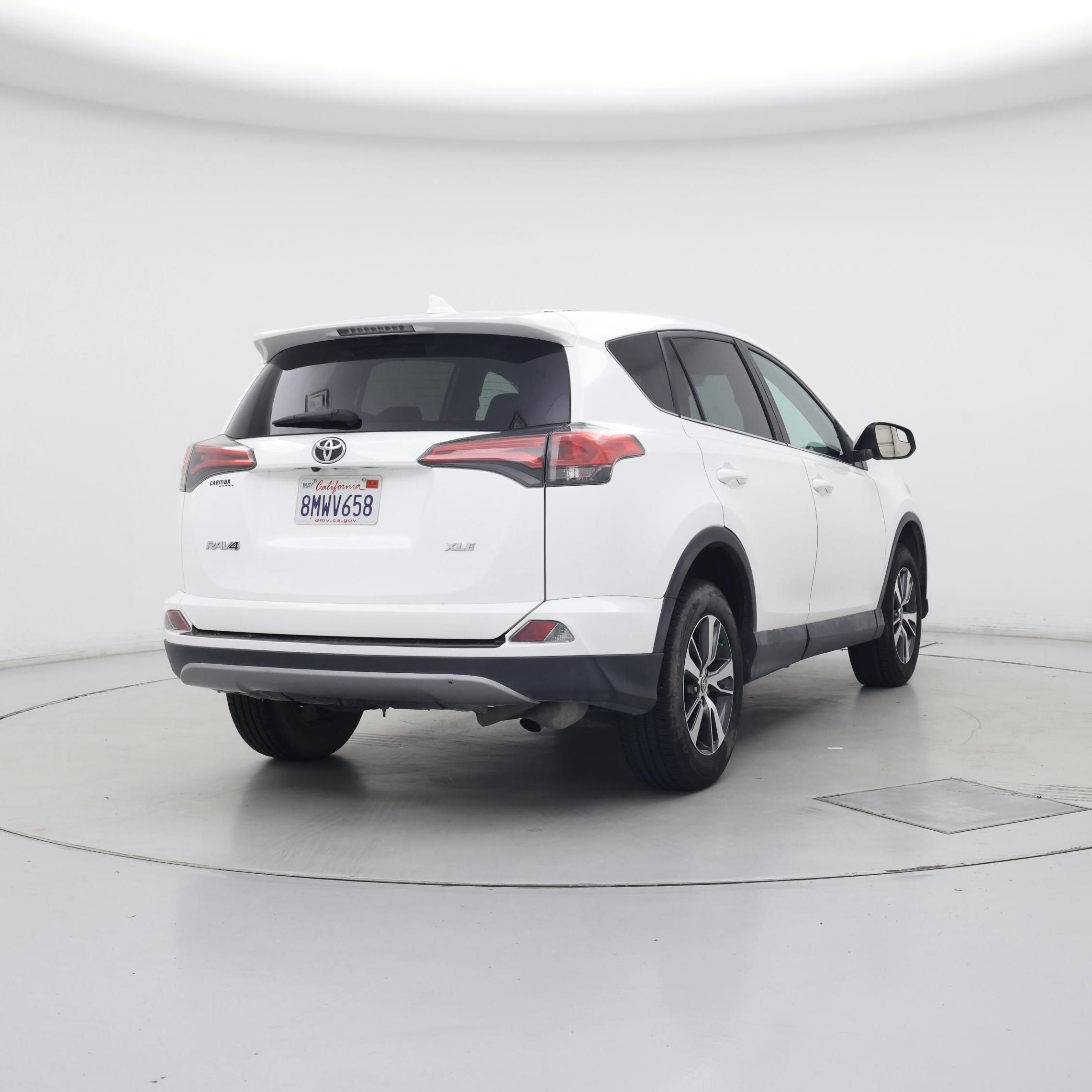Thumbnail: 2018 Toyota RAV4 - 8