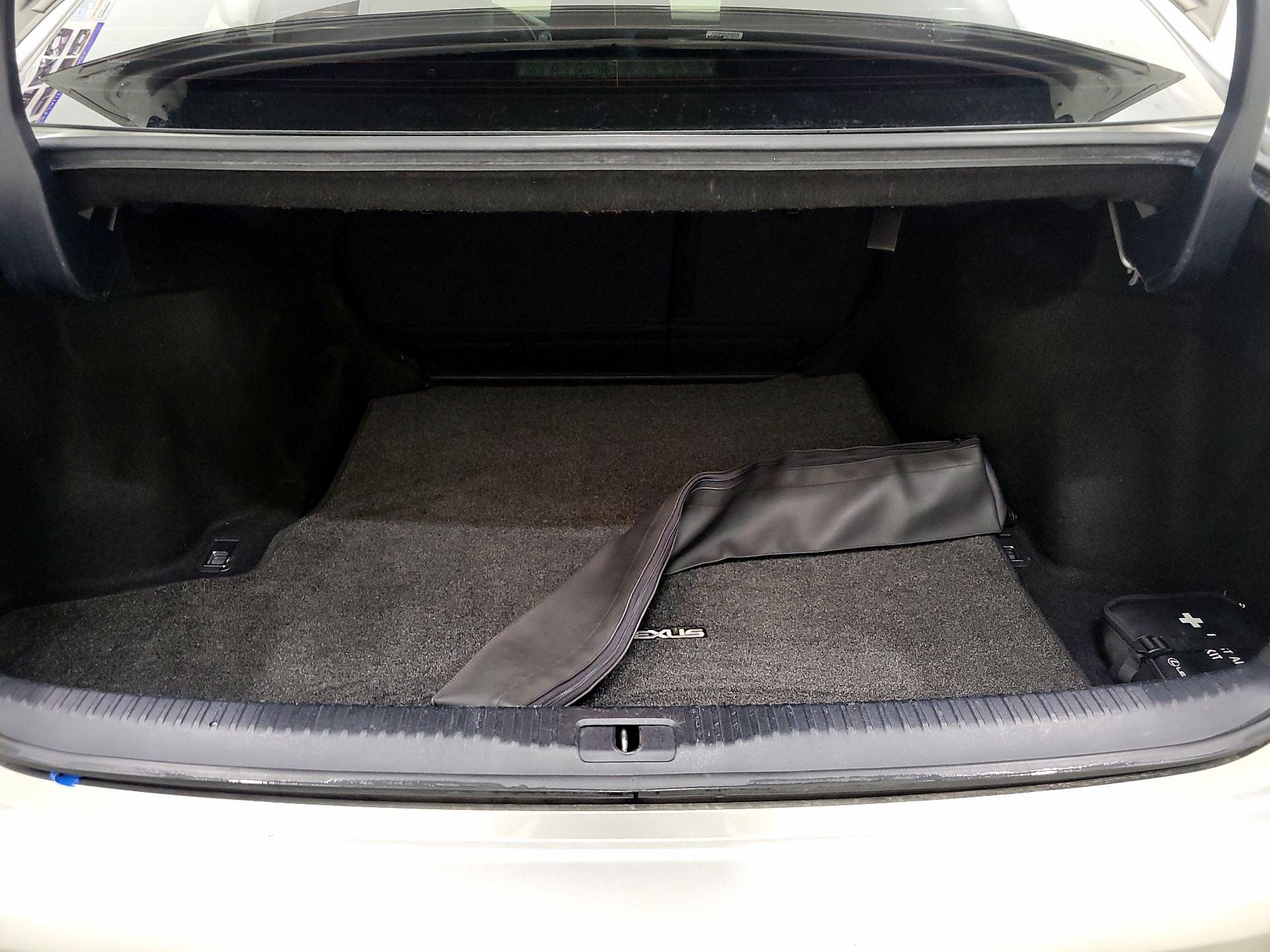 Thumbnail: 2019 Lexus IS - 20