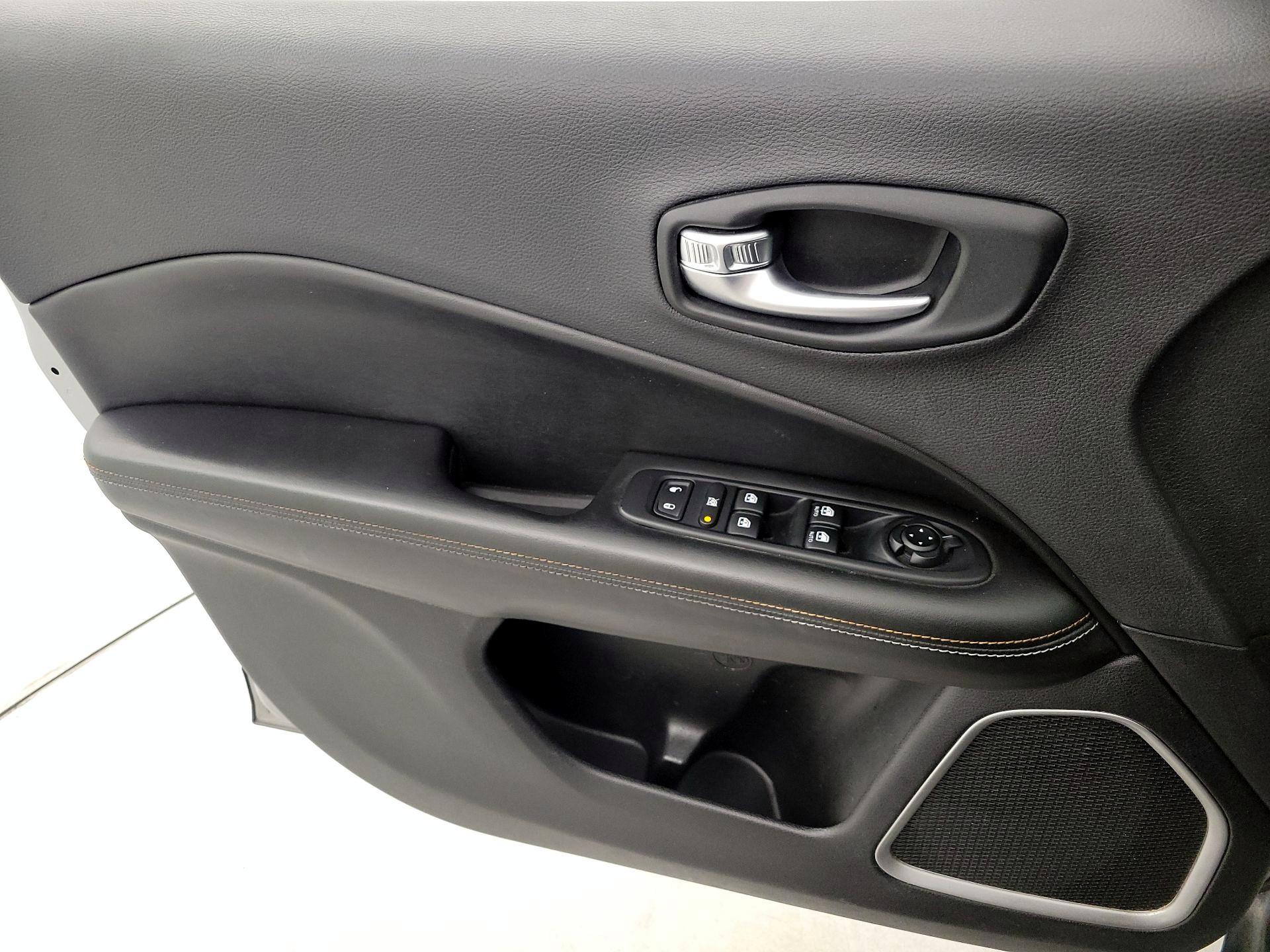 Thumbnail: 2018 Jeep Compass - 12