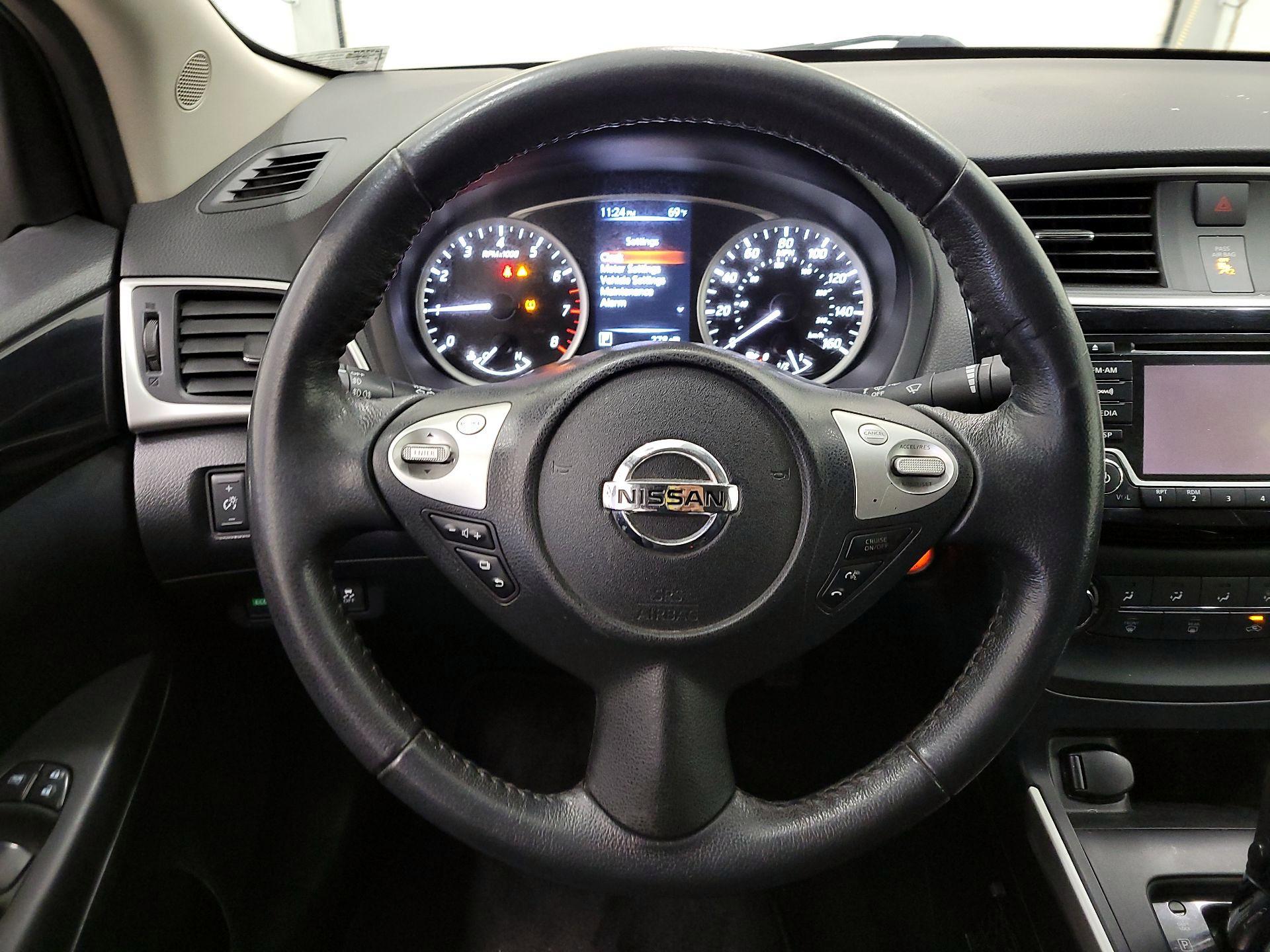 Thumbnail: 2017 Nissan Sentra - 10