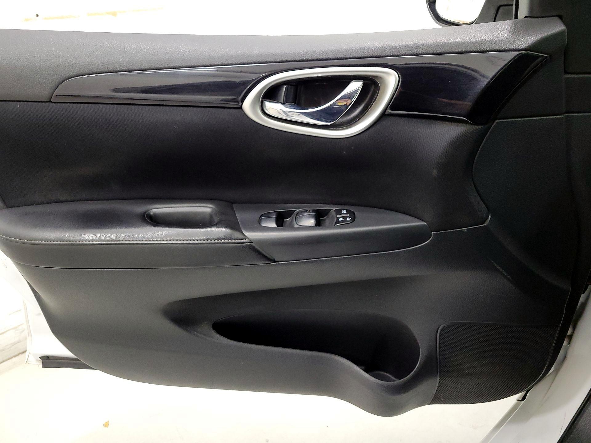 Thumbnail: 2017 Nissan Sentra - 12