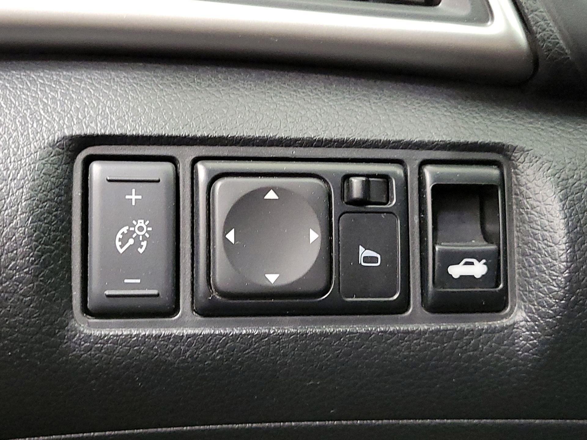 Thumbnail: 2017 Nissan Sentra - 13