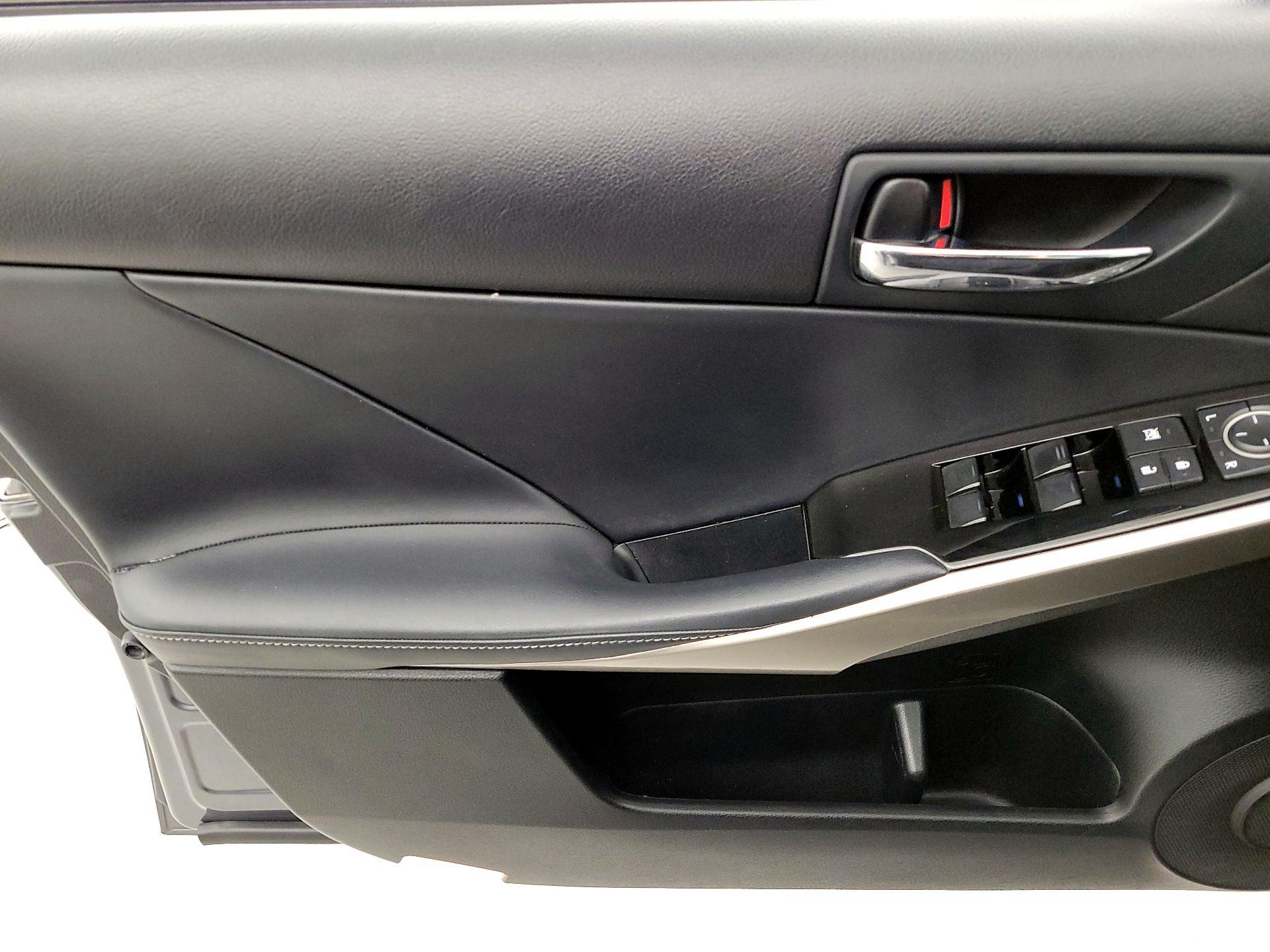 Thumbnail: 2015 Lexus IS - 12