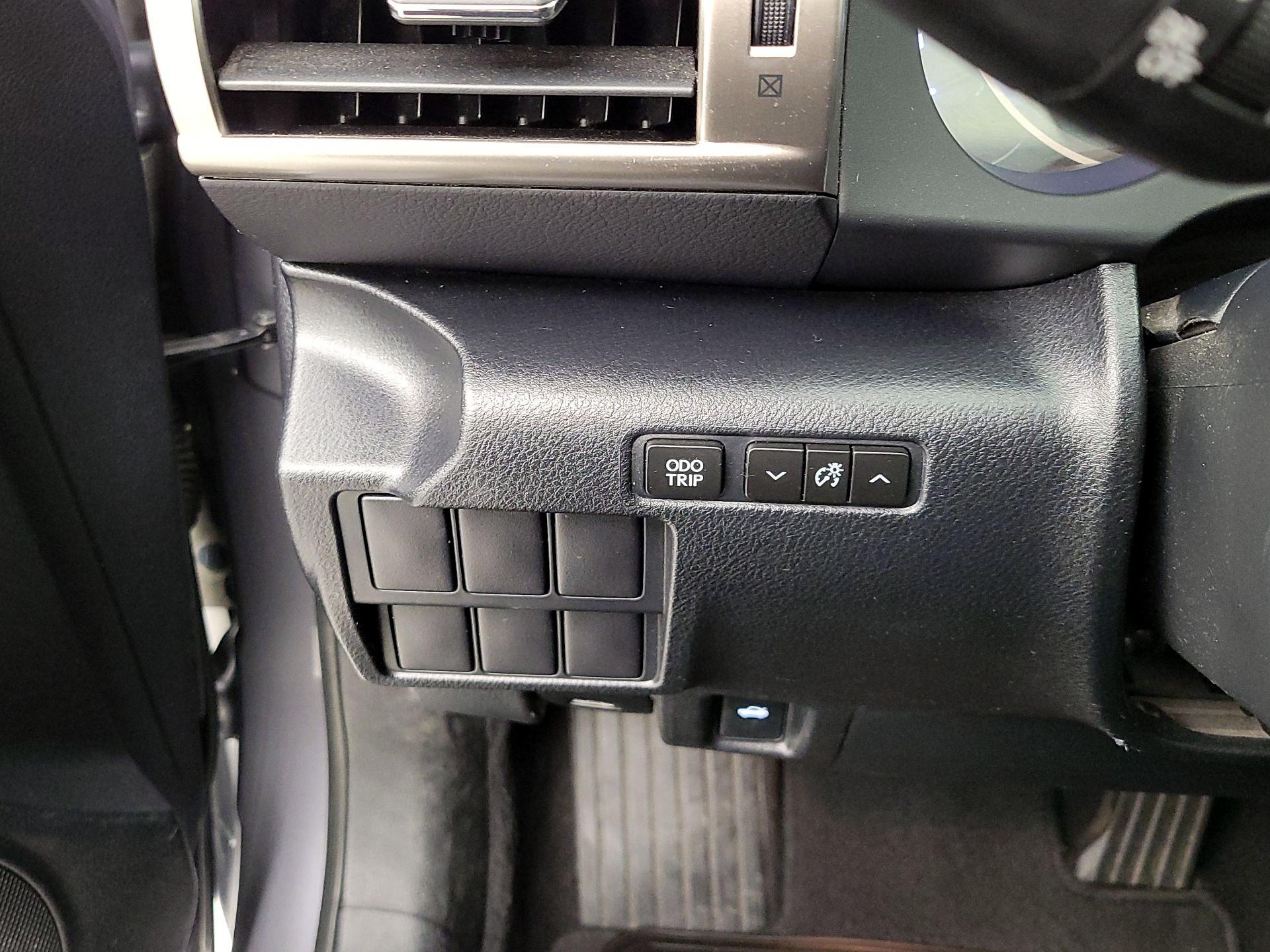 Thumbnail: 2015 Lexus IS - 13