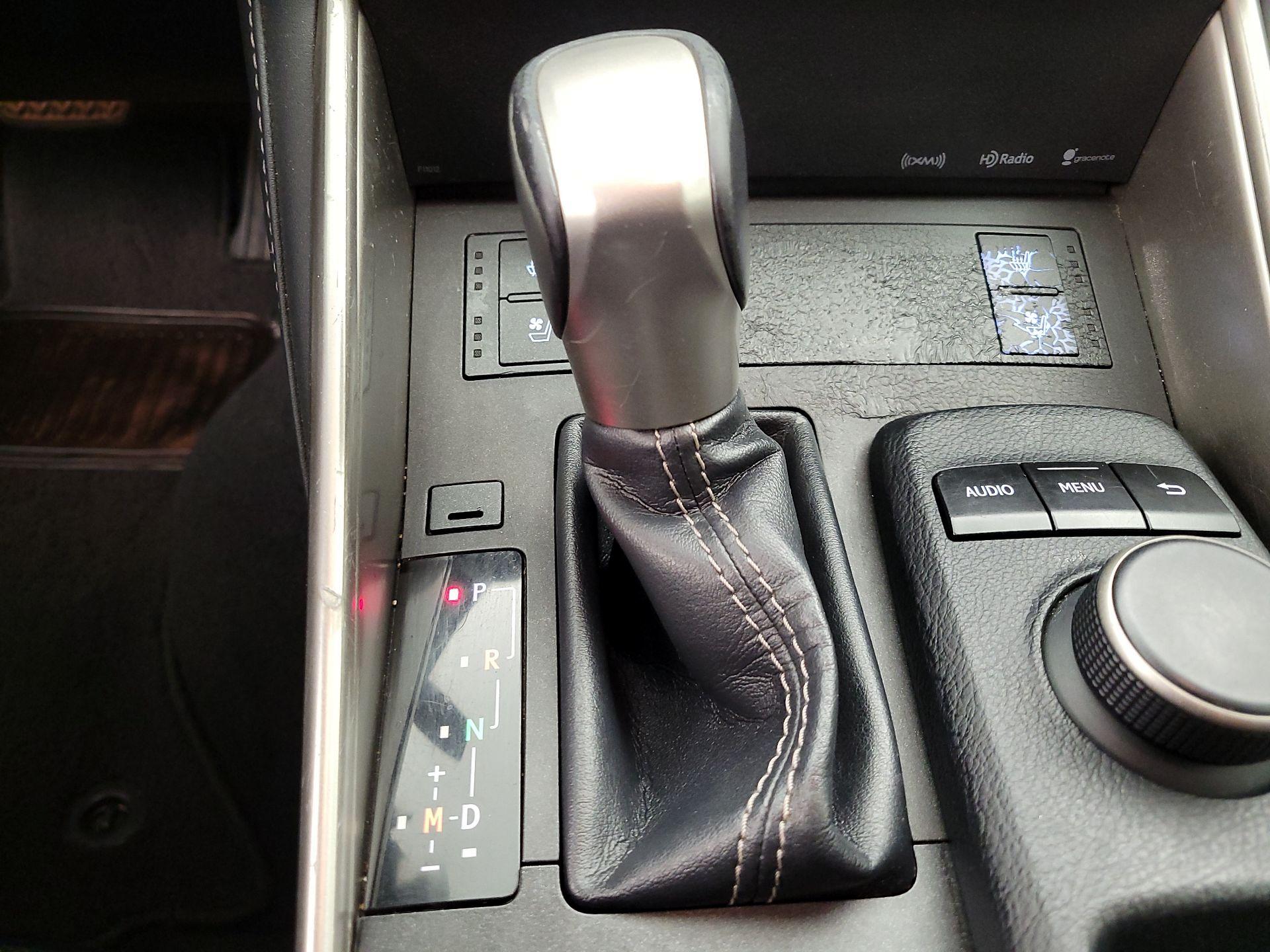 Thumbnail: 2015 Lexus IS - 17