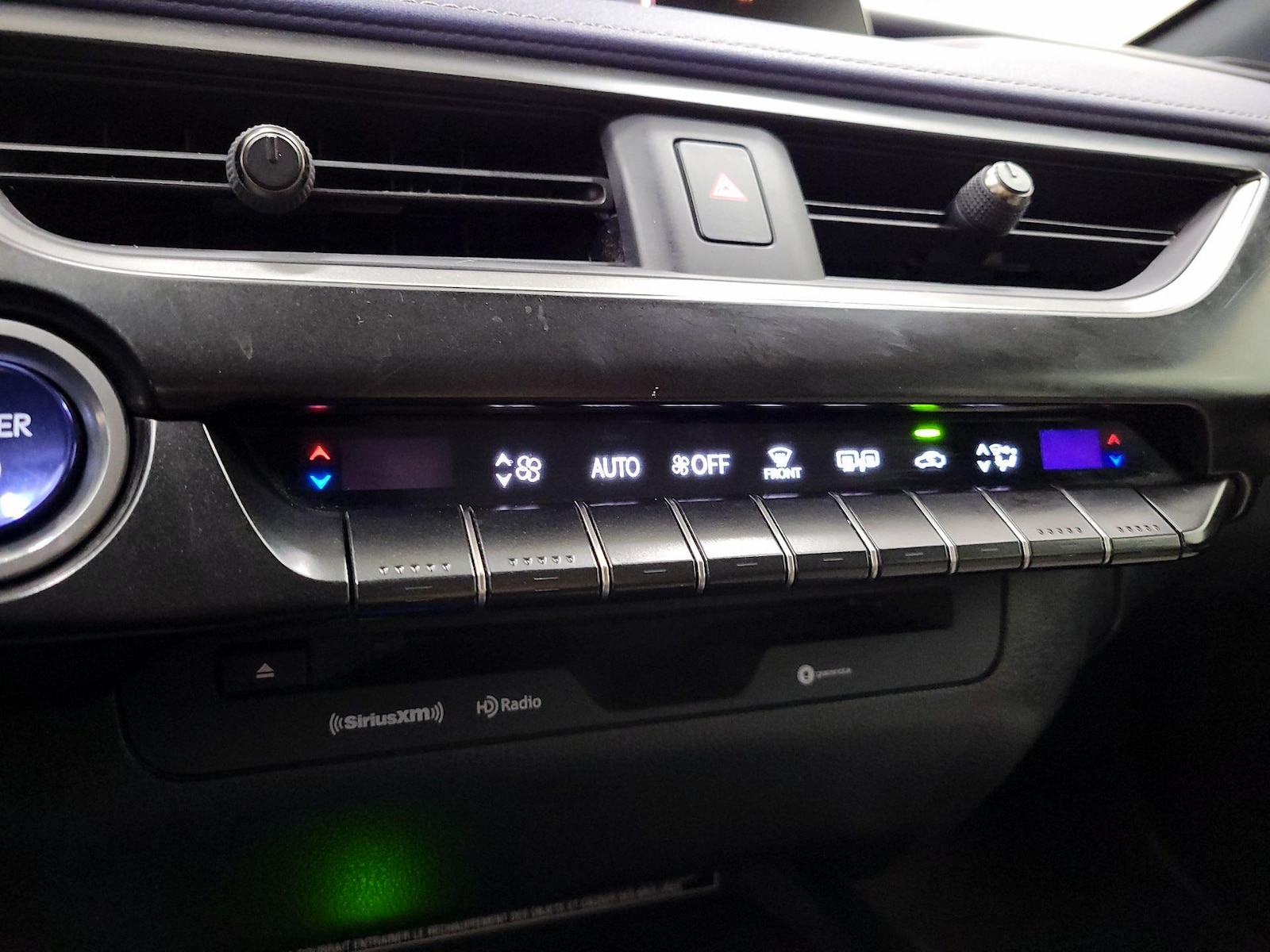 2021 Lexus UX Hybrid 250h - Photo 17