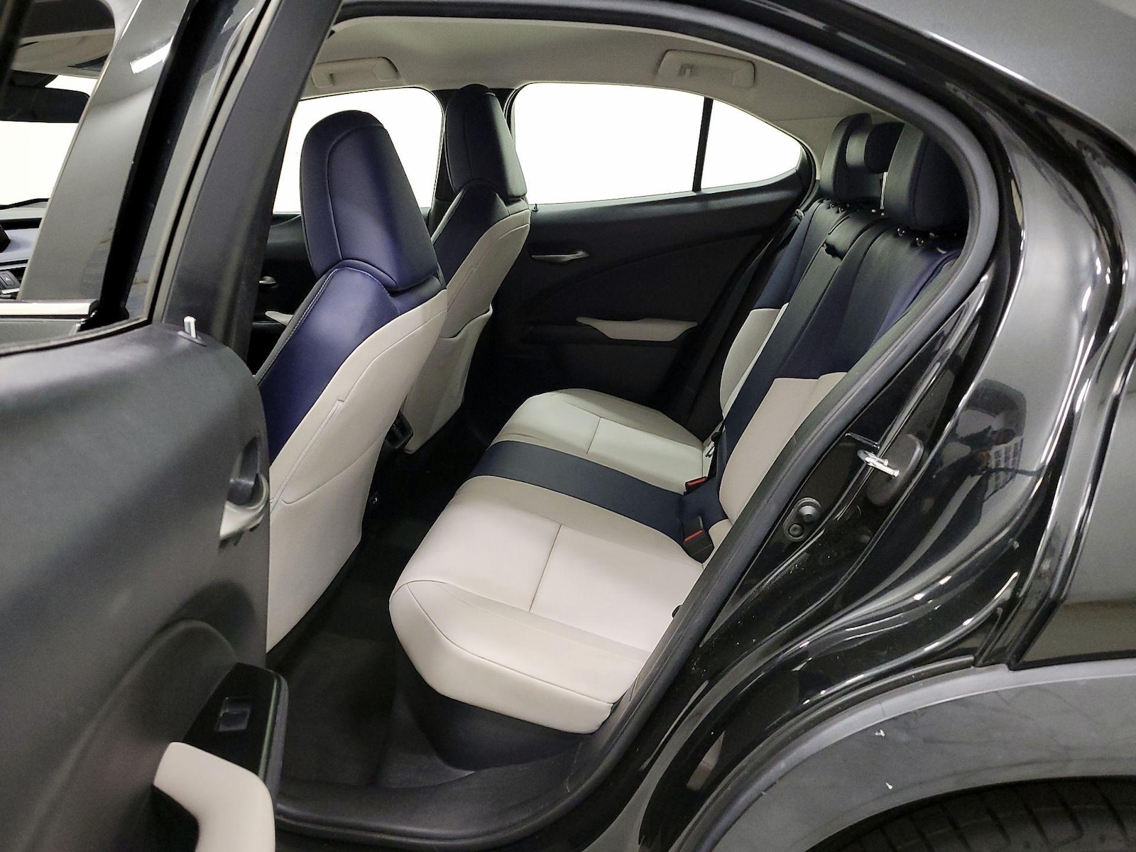 2021 Lexus UX Hybrid 250h - Photo 19