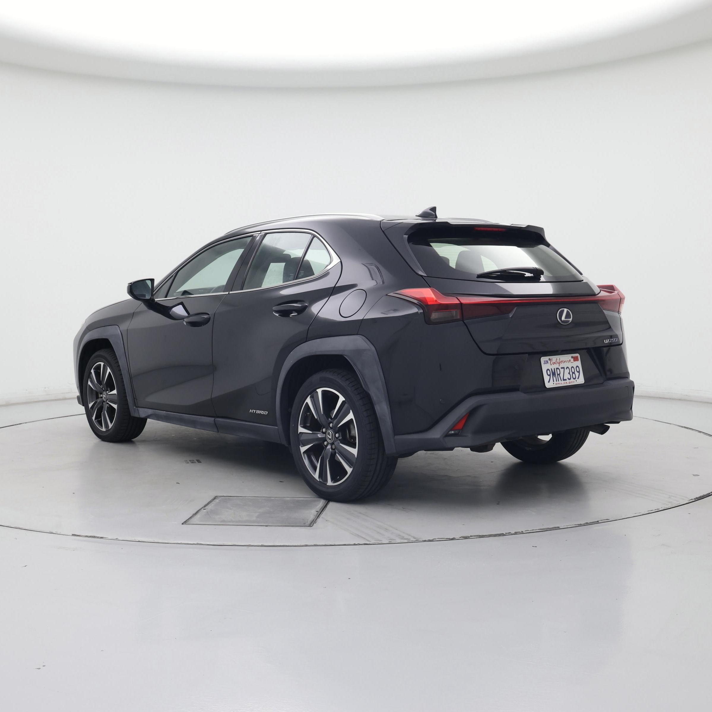 Thumbnail: 2021 Lexus UX - 2